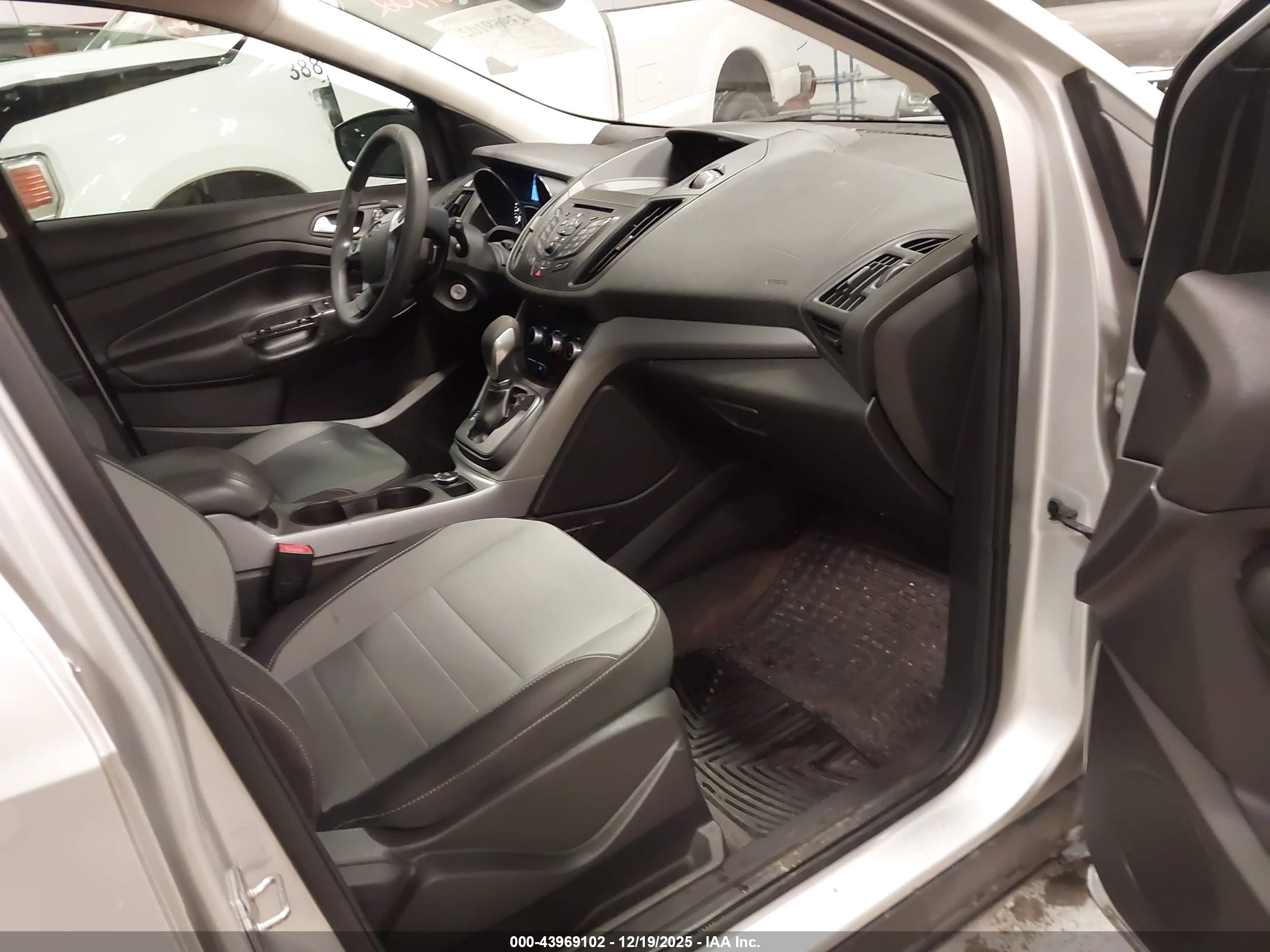 FORD ESCAPE image 5