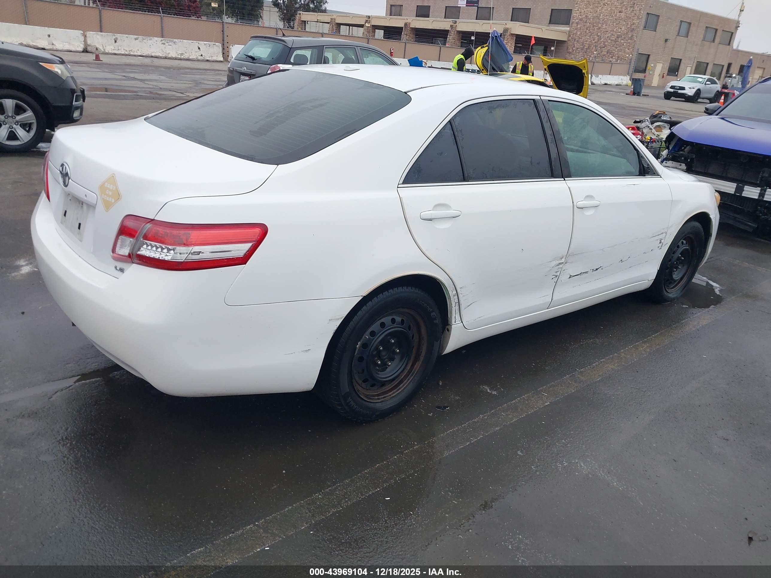 TOYOTA CAMRY image 4