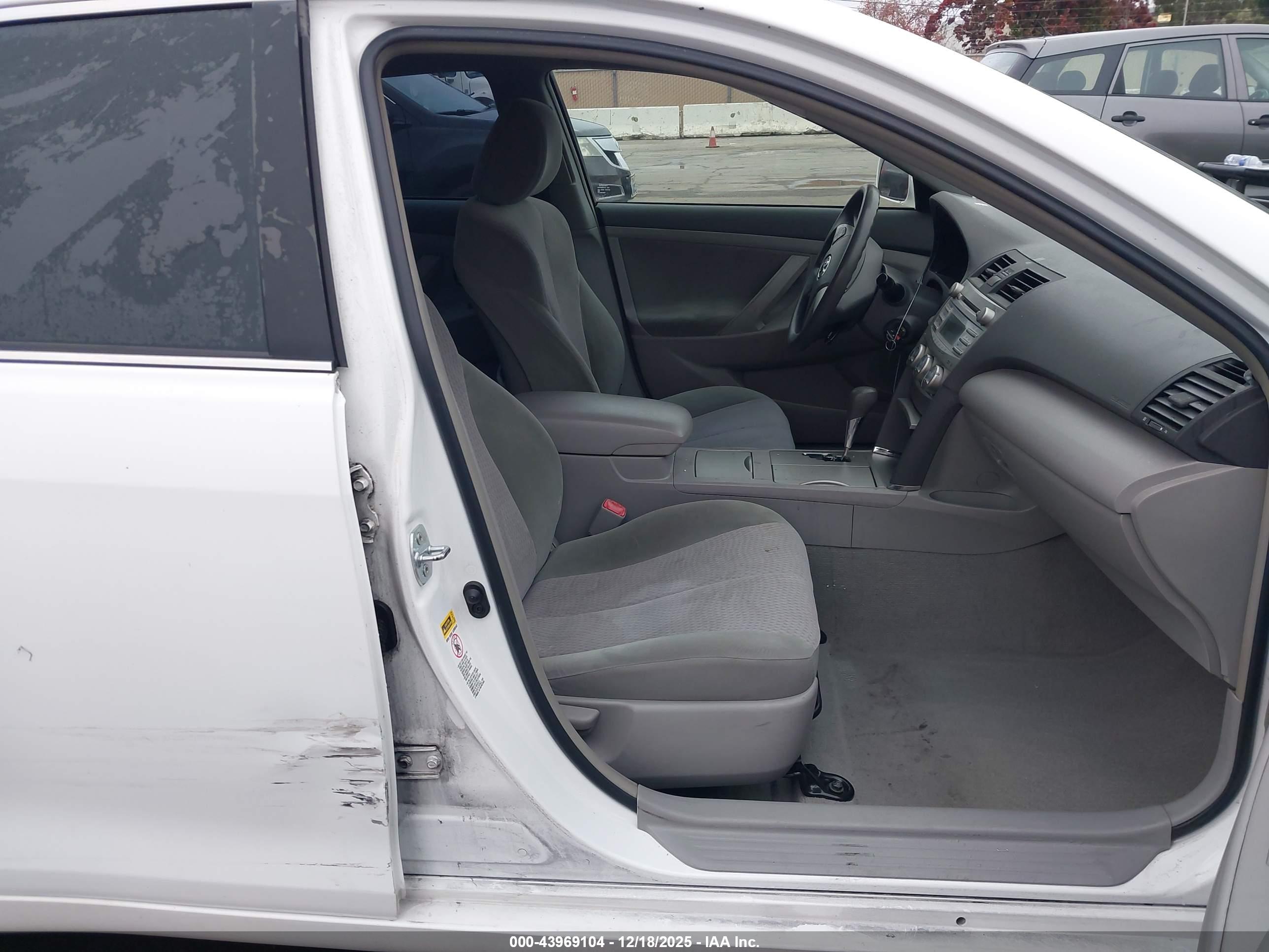 TOYOTA CAMRY image 5