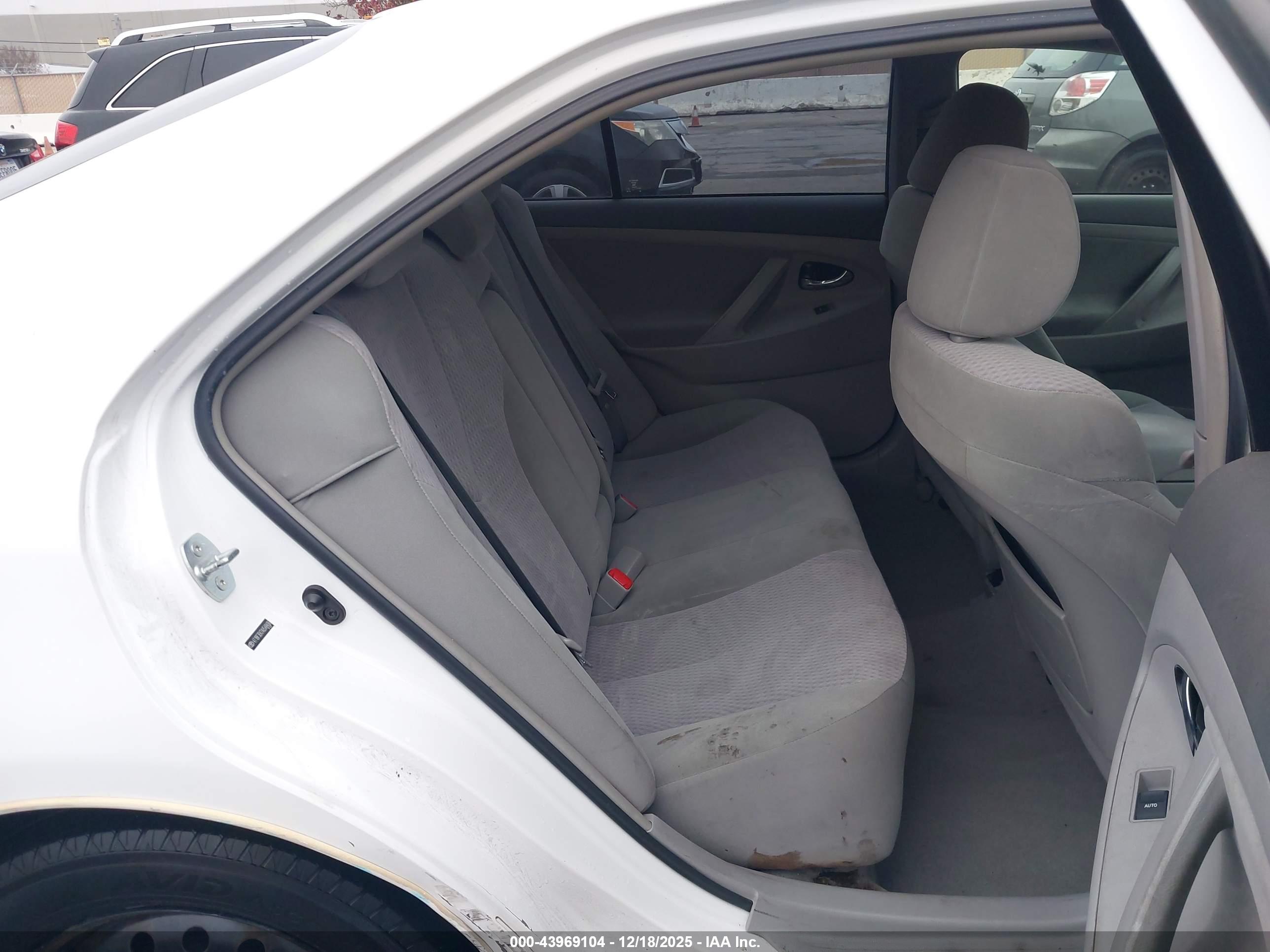 TOYOTA CAMRY image 8
