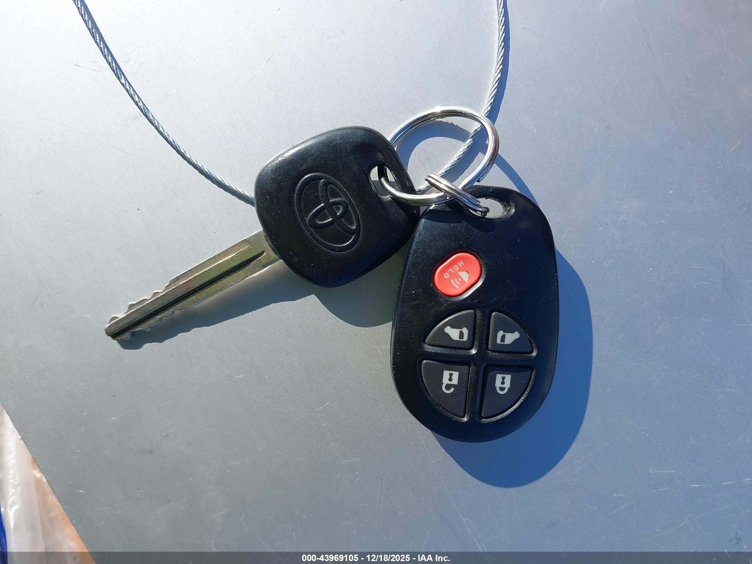 TOYOTA SIENNA image 11