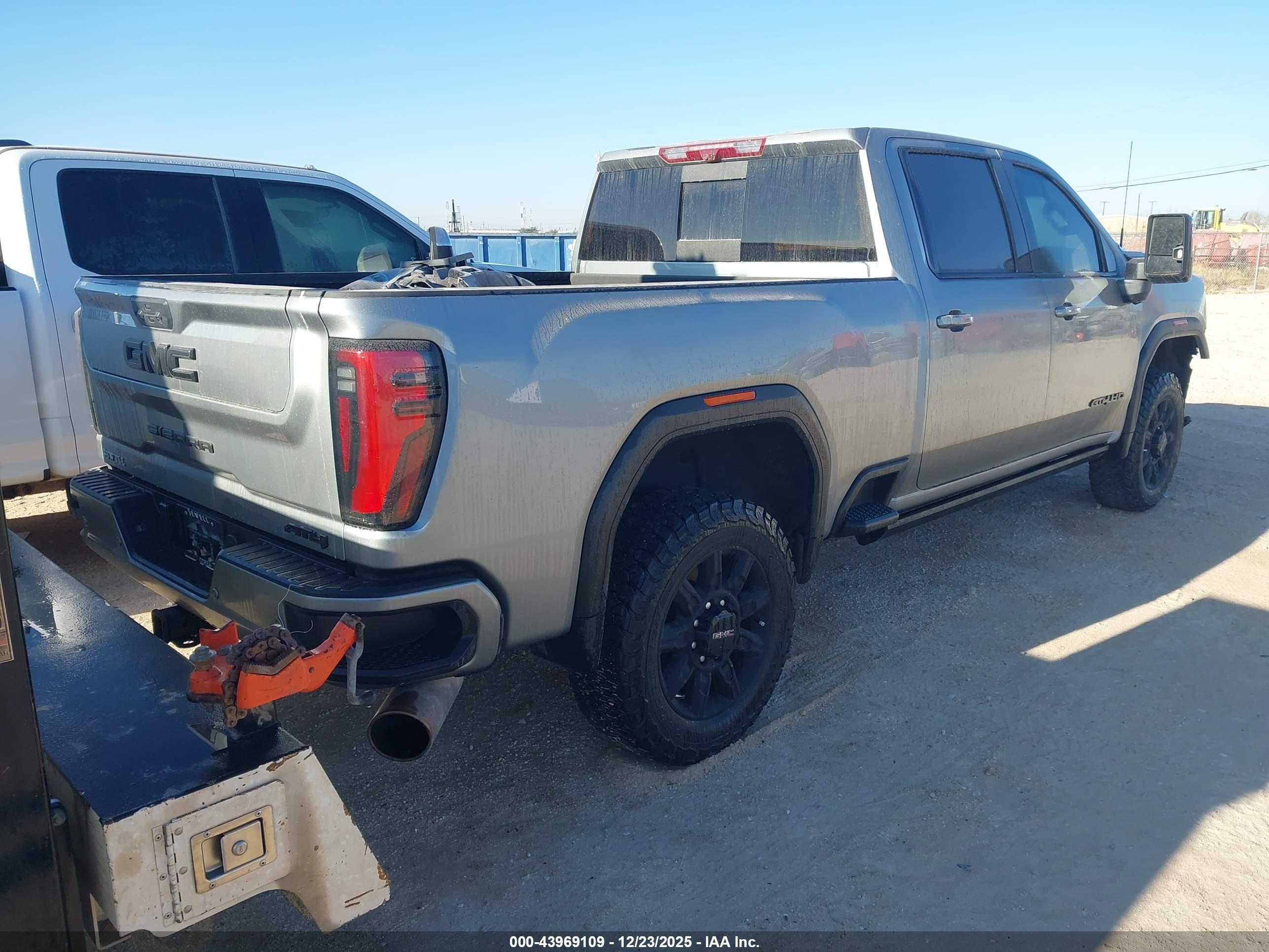 GMC SIERRA image 4