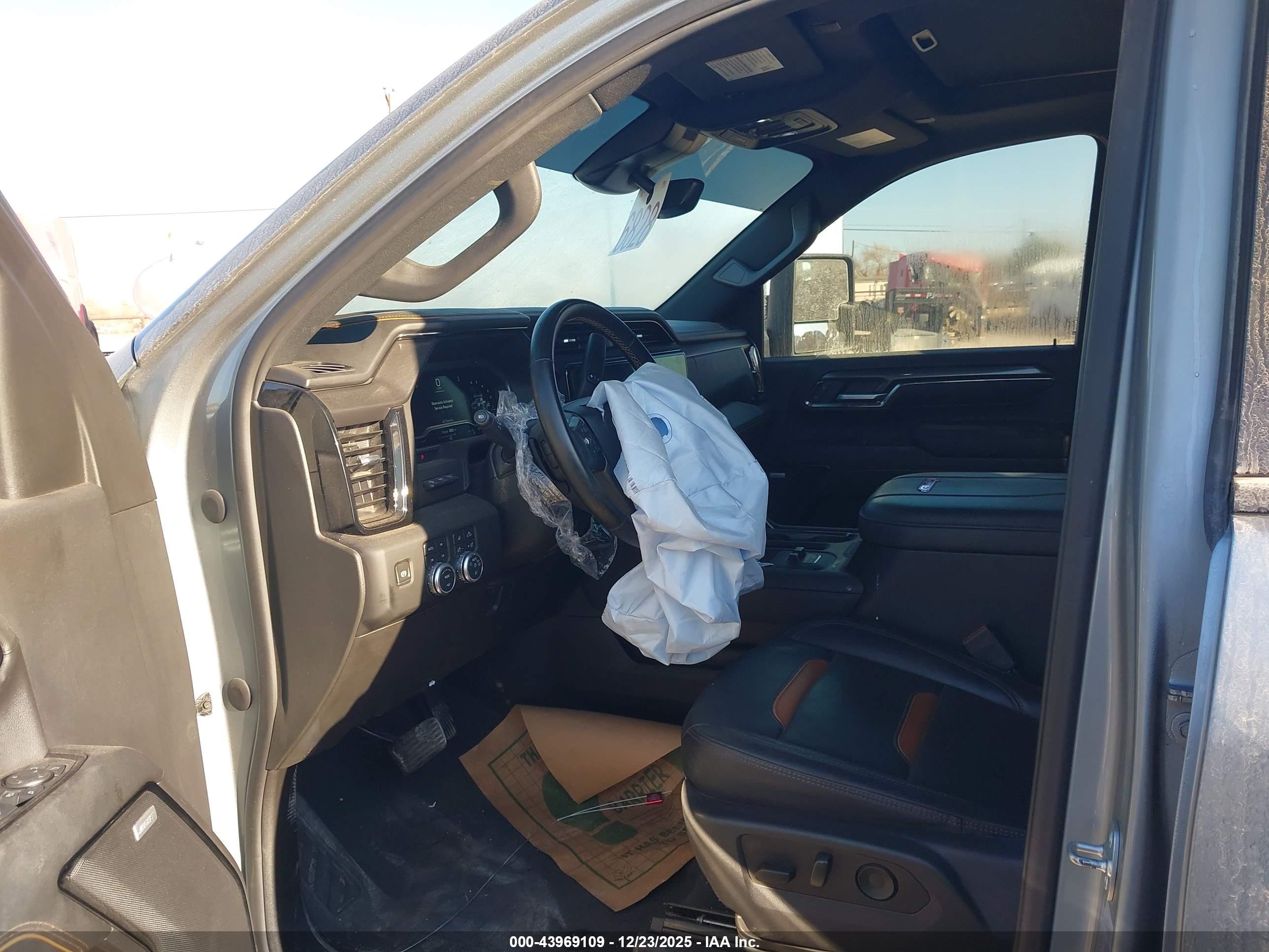 GMC SIERRA image 8