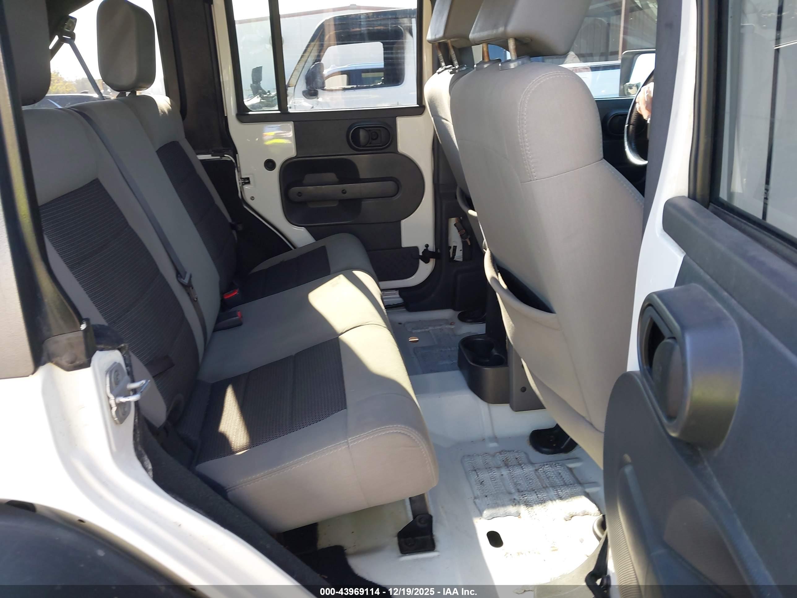 JEEP WRANGLER image 8
