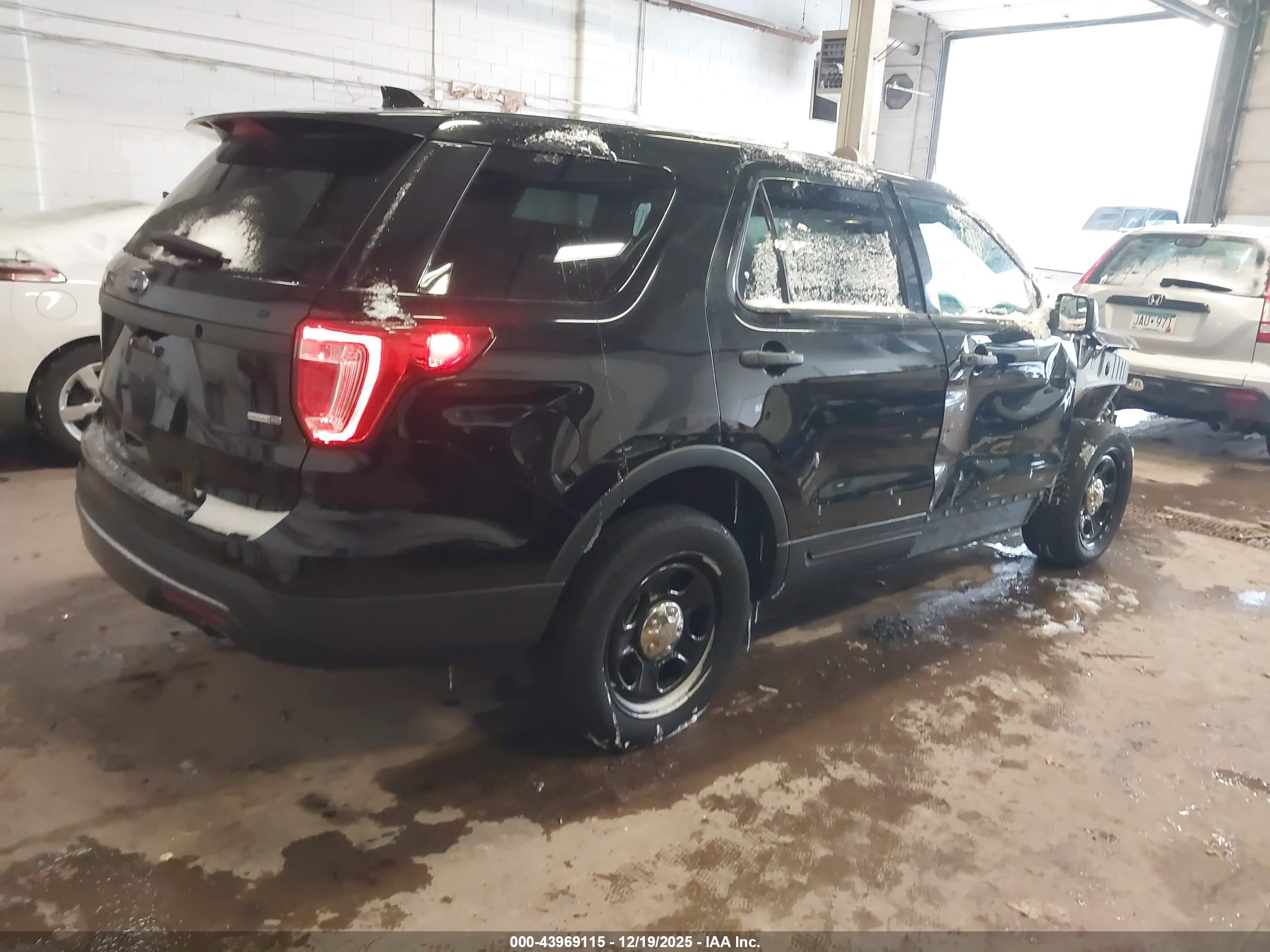FORD UTILITY image 4