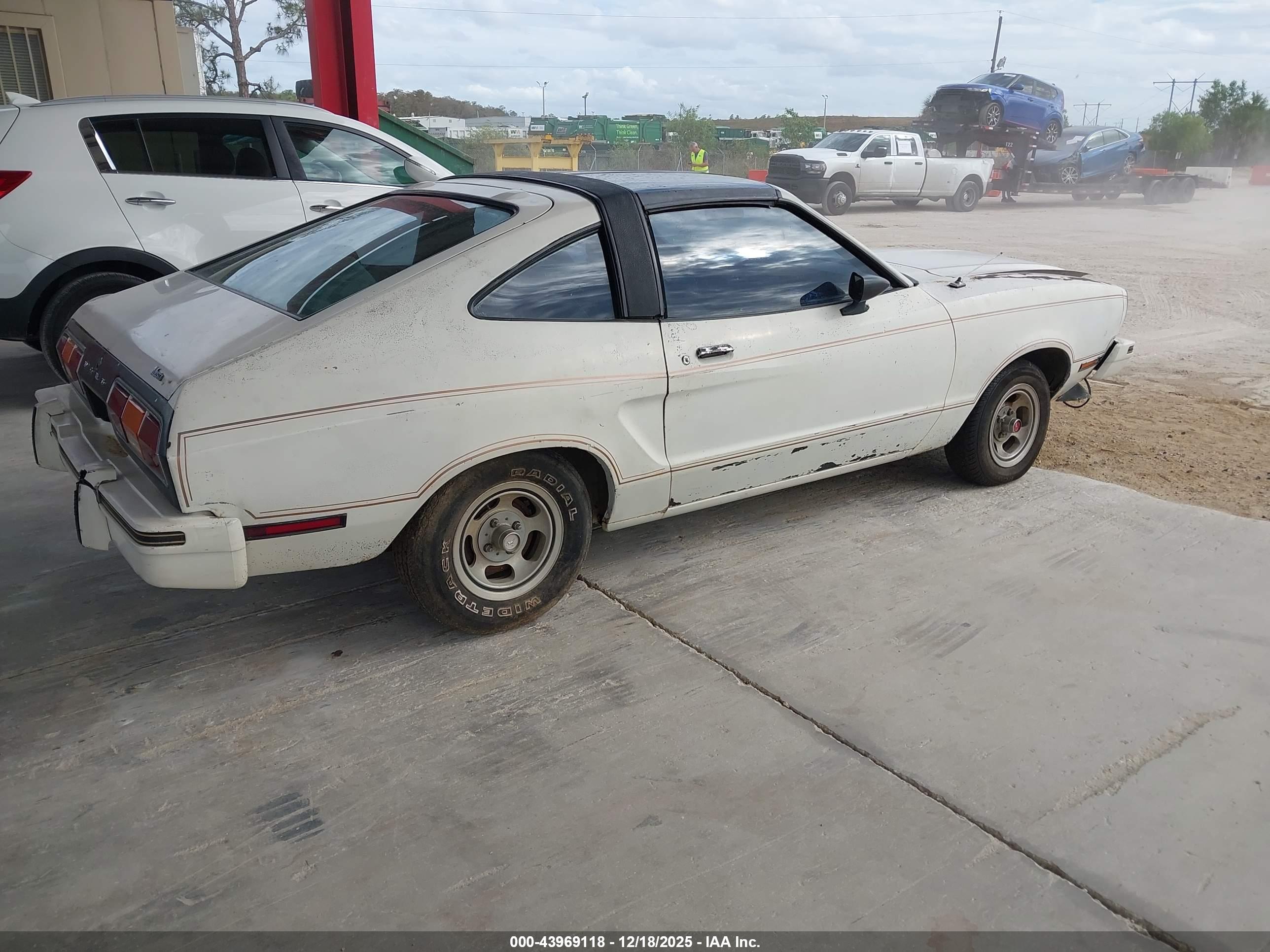 FORD MUSTANG image 4
