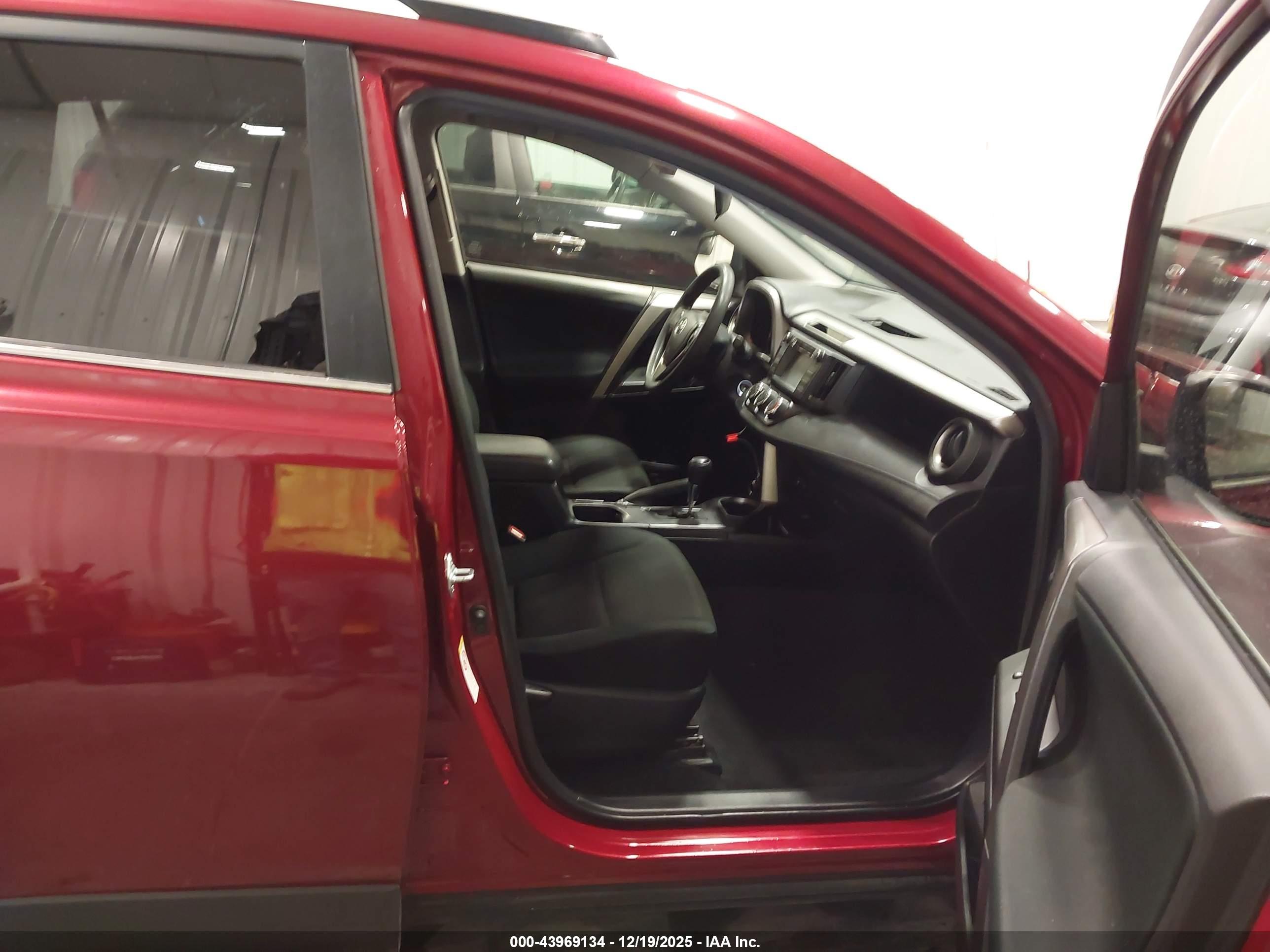TOYOTA RAV4 image 5