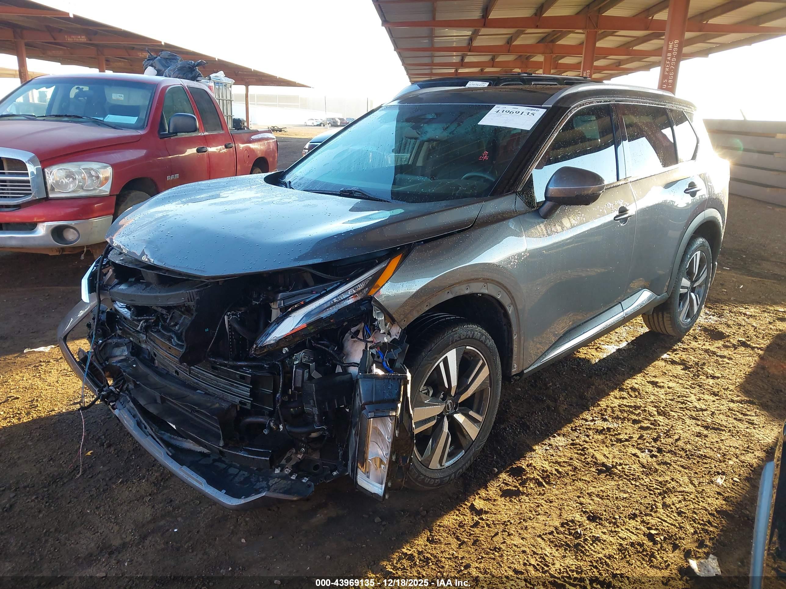 NISSAN ROGUE image 2