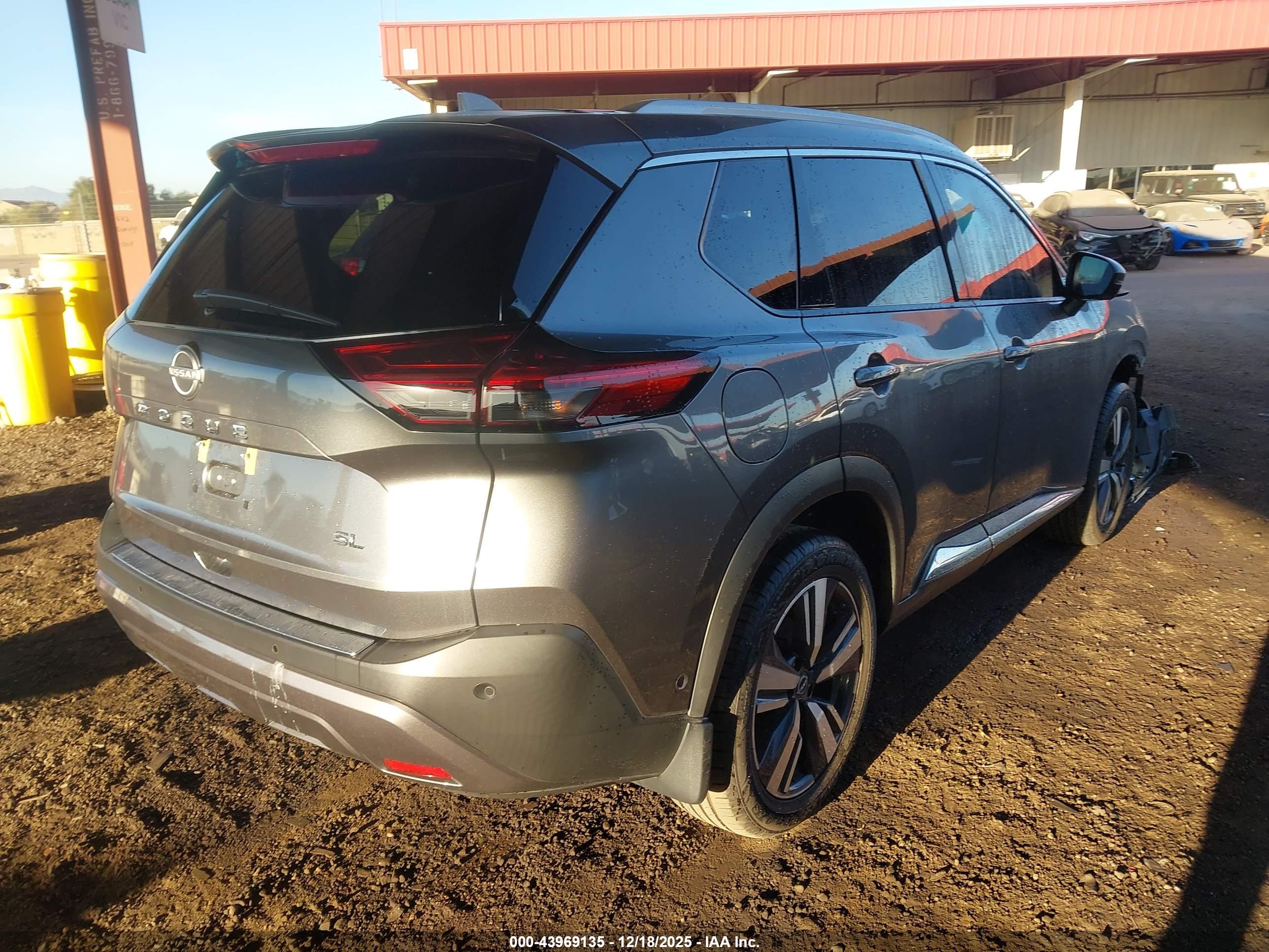 NISSAN ROGUE image 4
