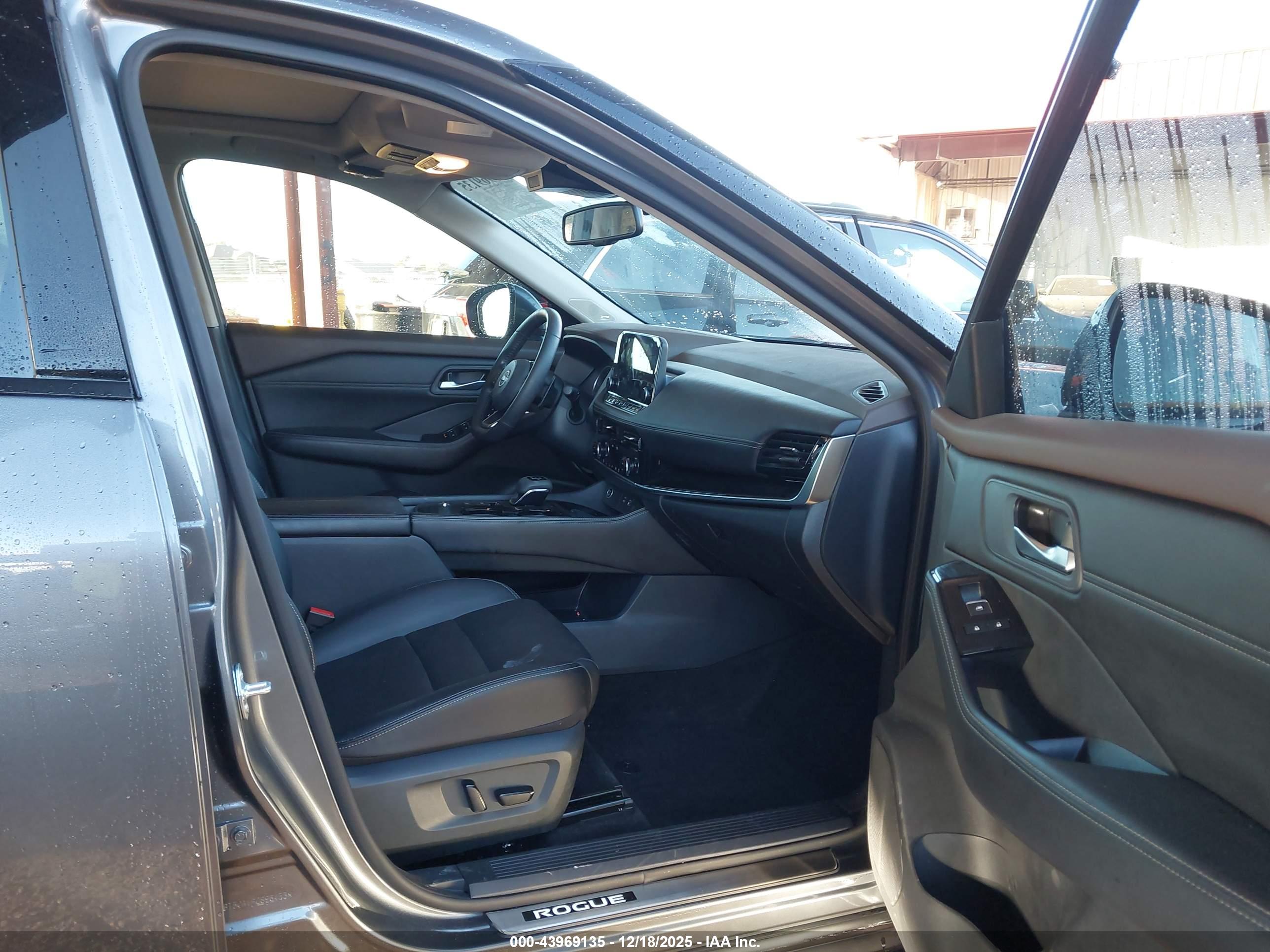 NISSAN ROGUE image 5