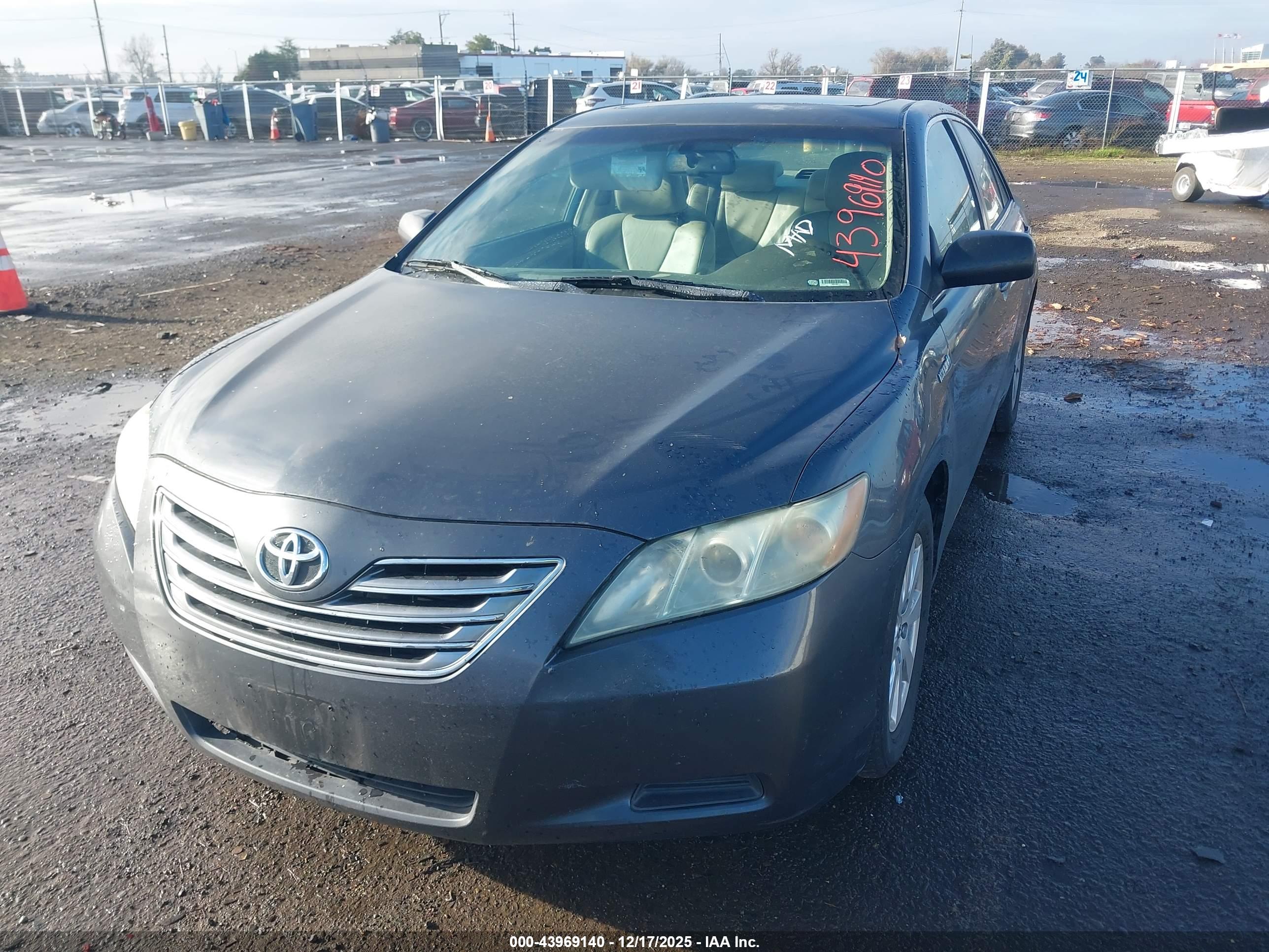 TOYOTA CAMRY image 2