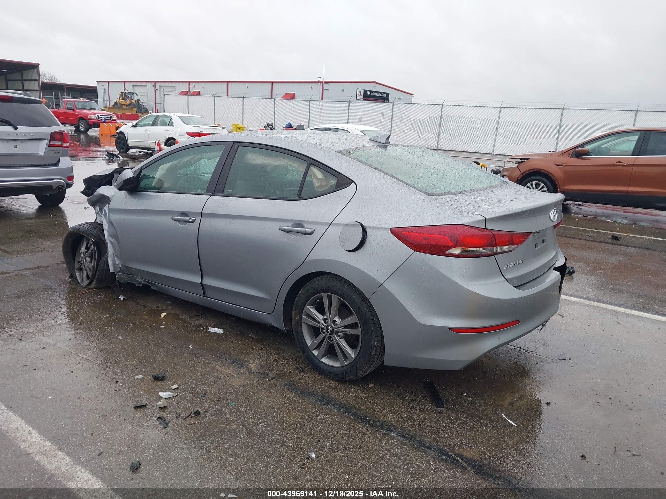 HYUNDAI ELANTRA image 3