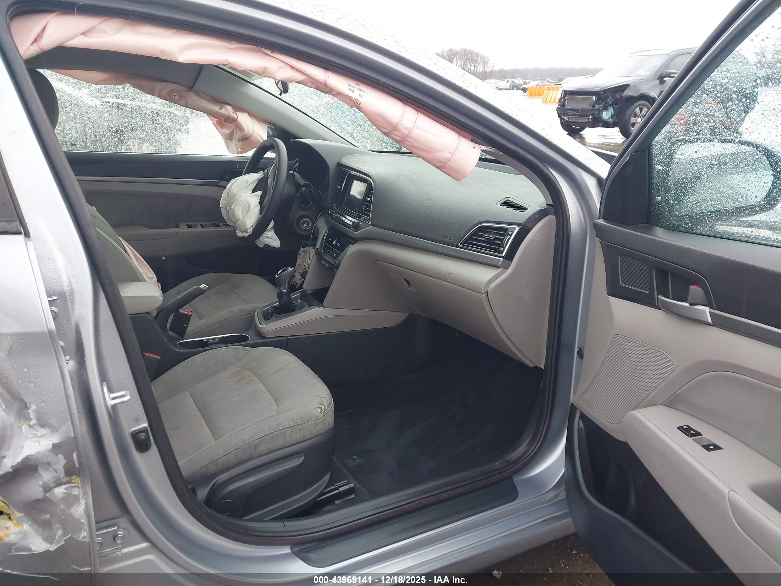 HYUNDAI ELANTRA image 5