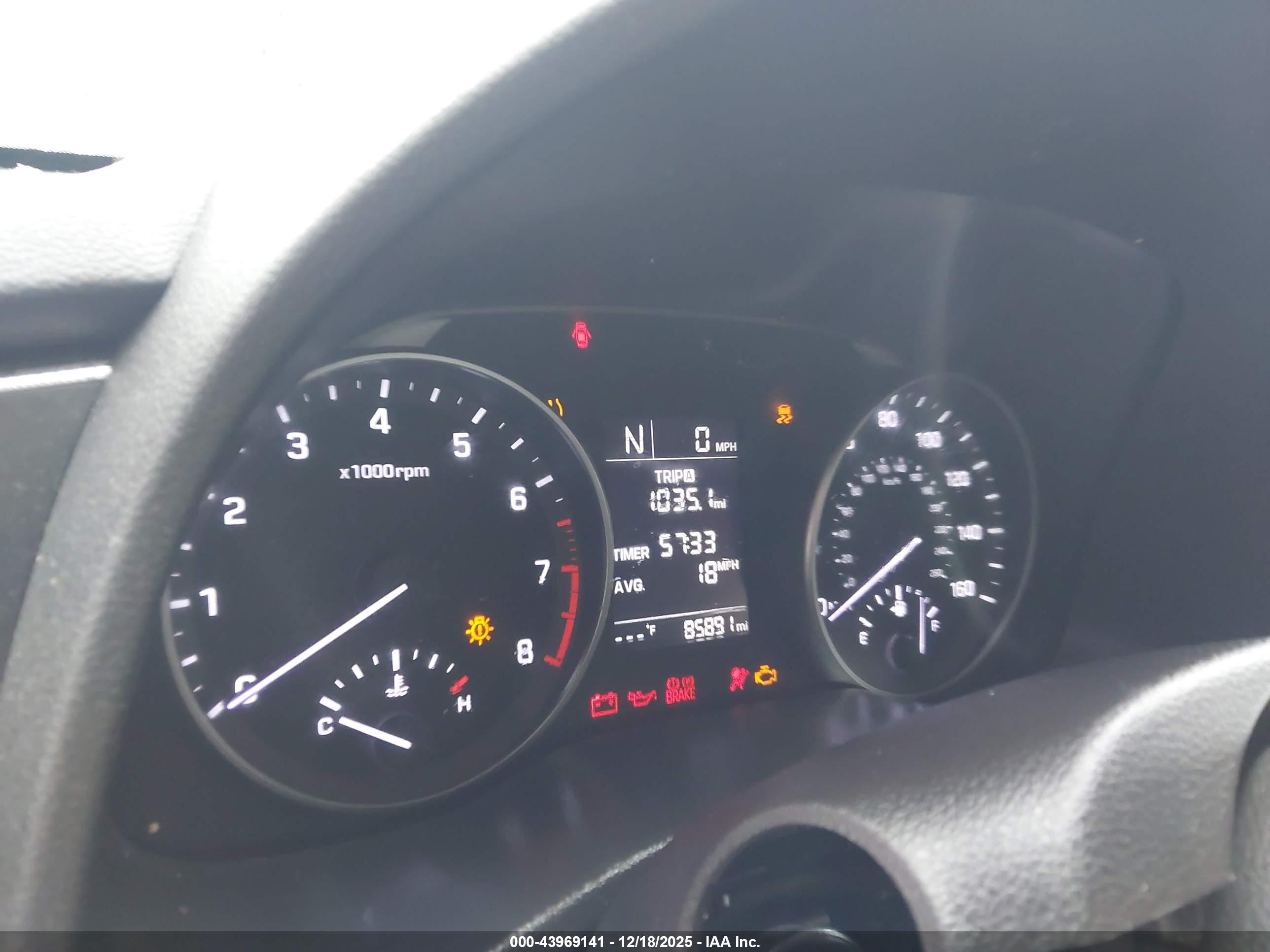 HYUNDAI ELANTRA image 7