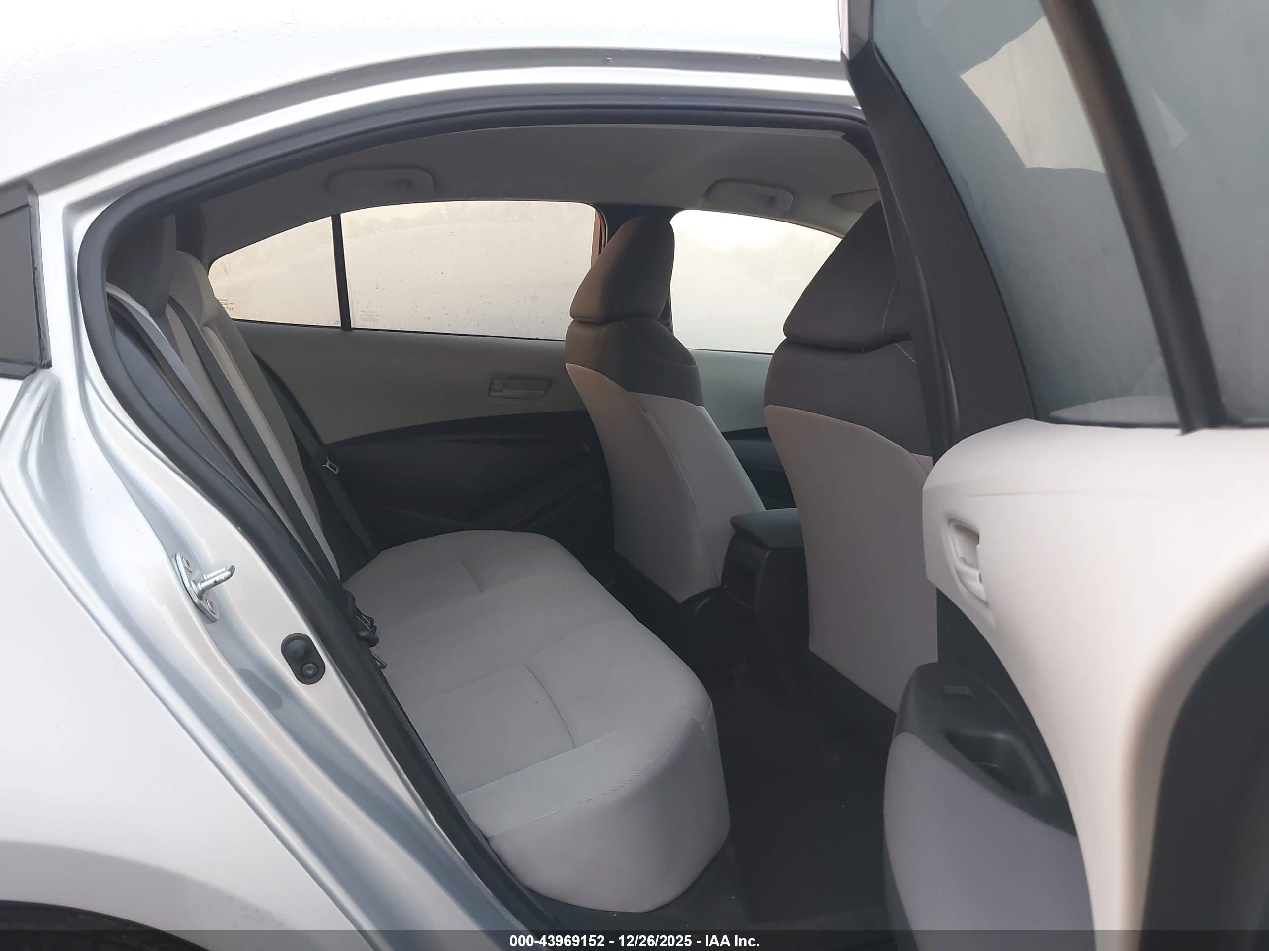 TOYOTA COROLLA image 8