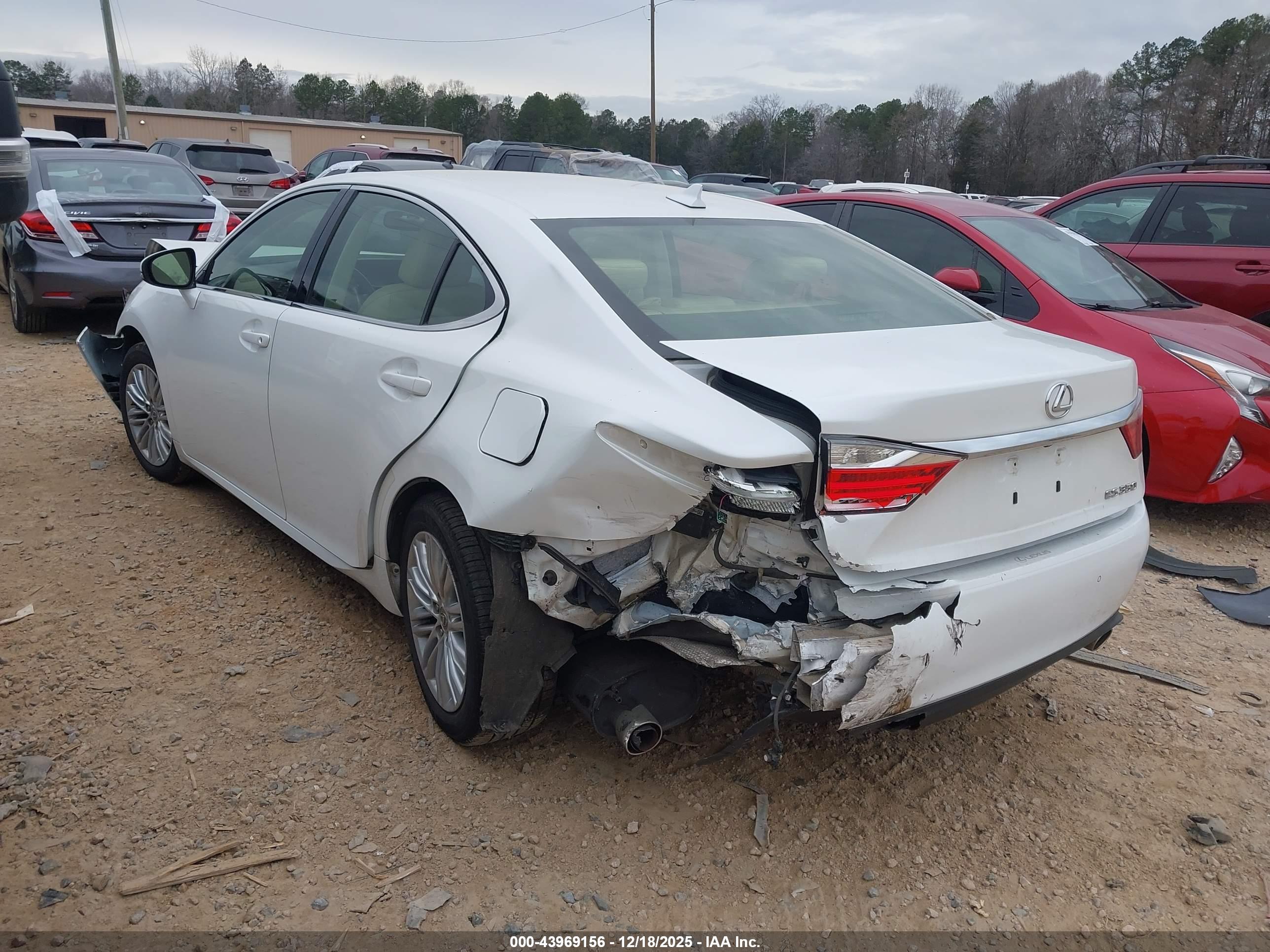 LEXUS ES image 3