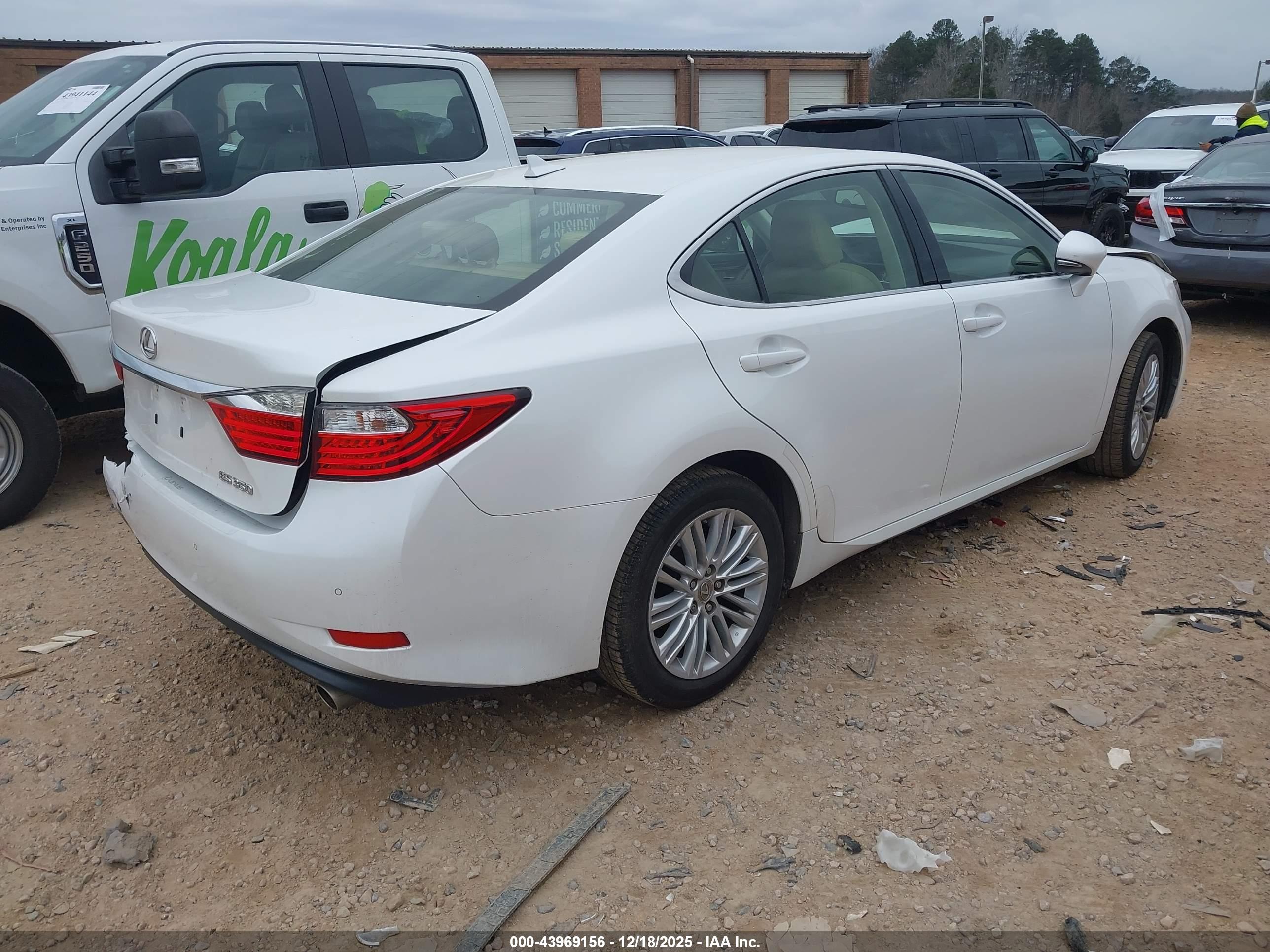 LEXUS ES image 4
