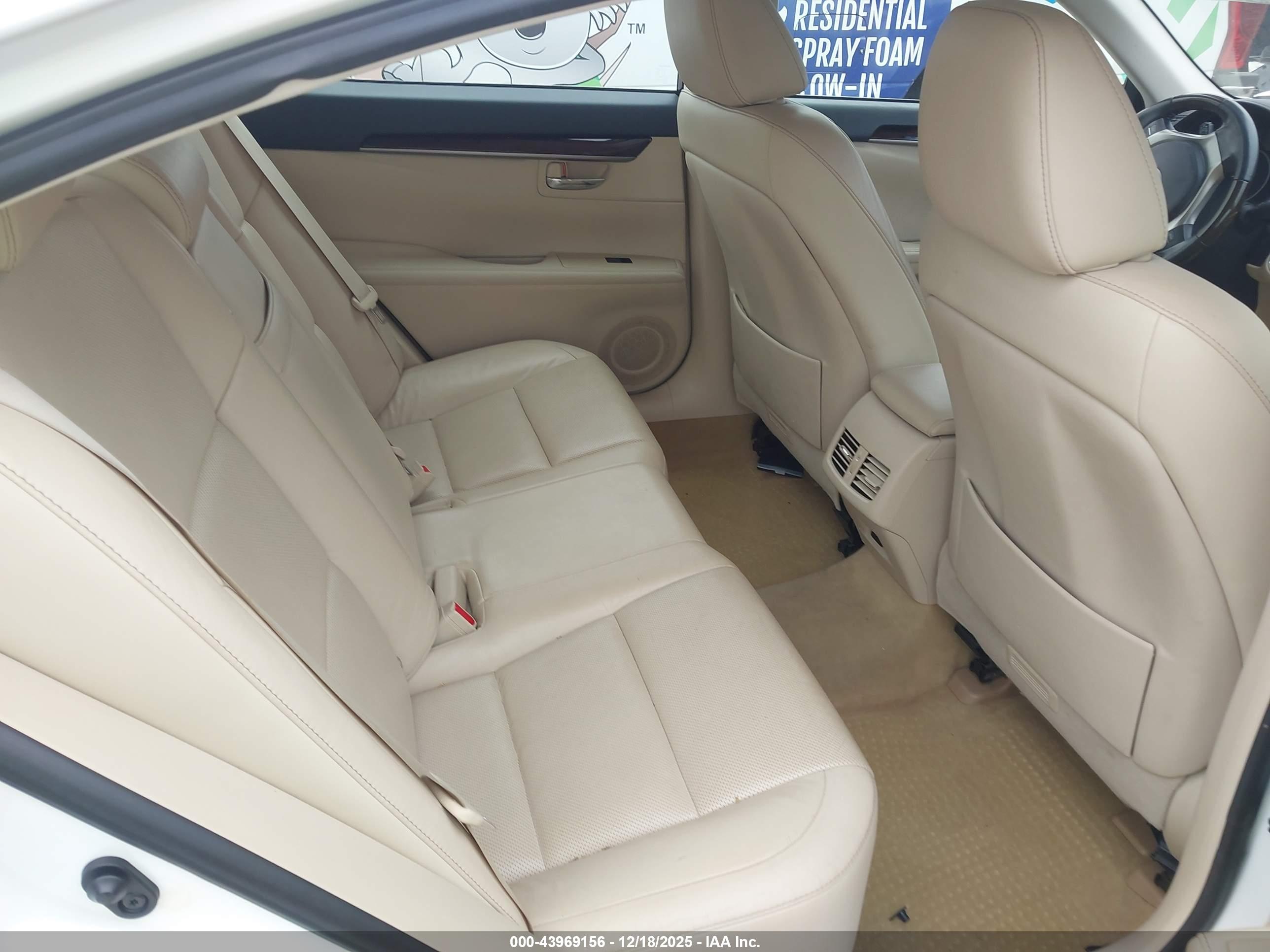LEXUS ES image 8