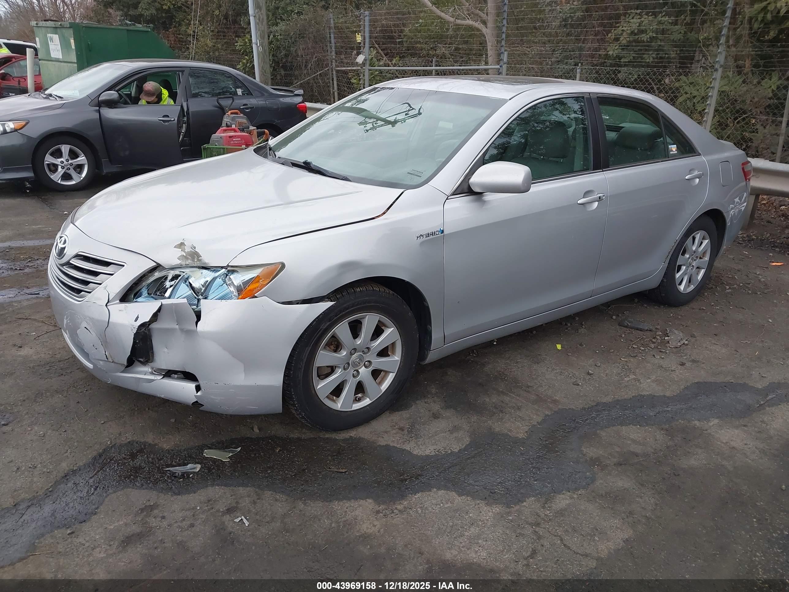 TOYOTA CAMRY image 2