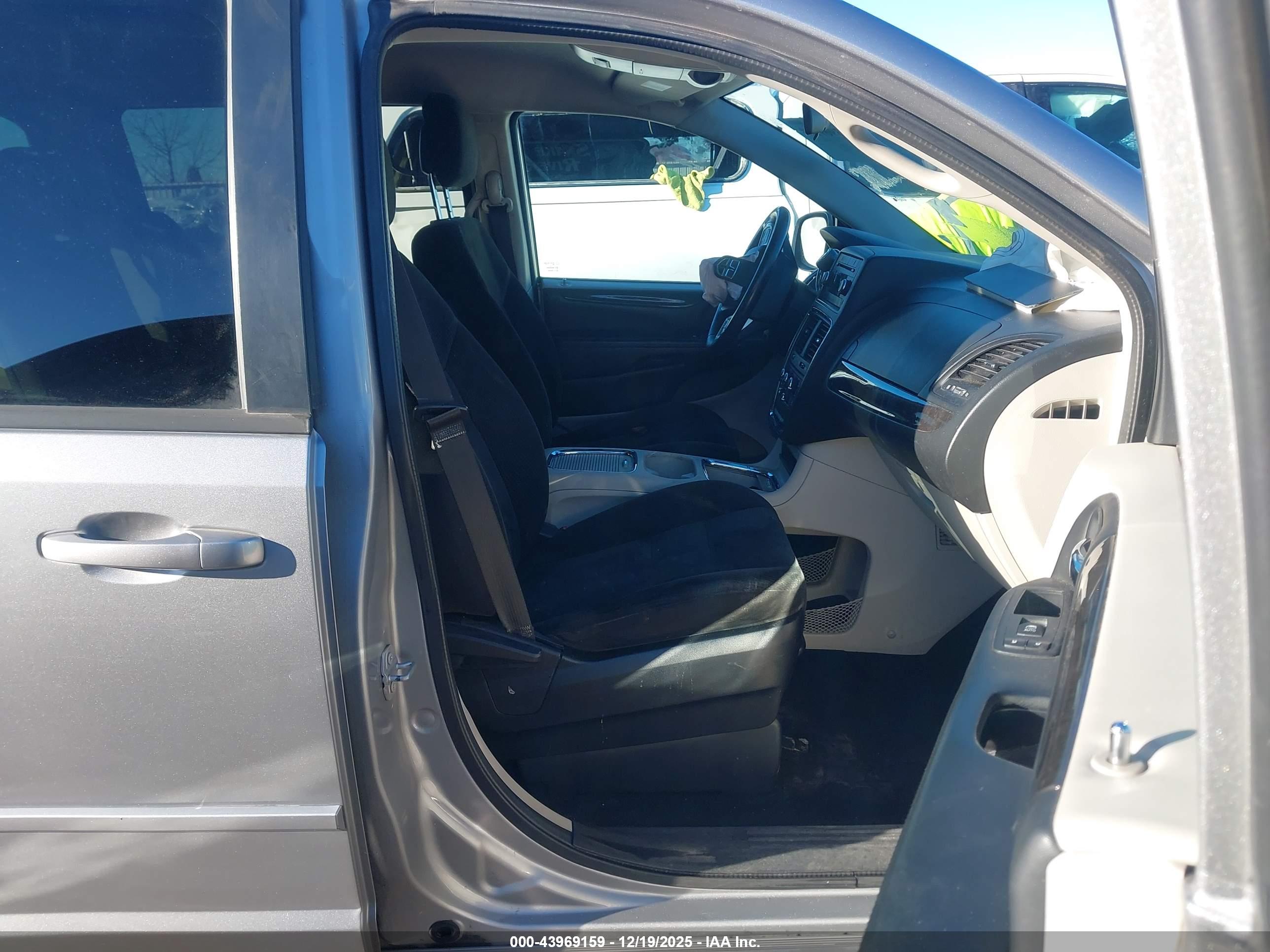 DODGE GRAND image 5