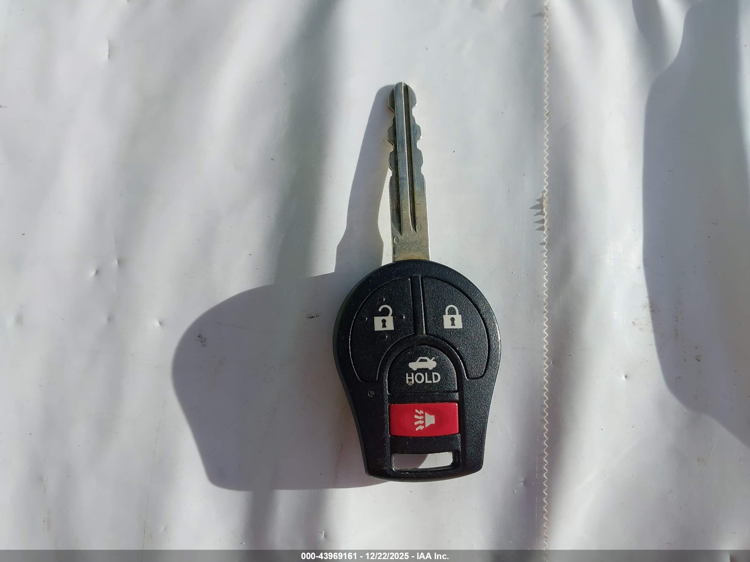 NISSAN VERSA image 11
