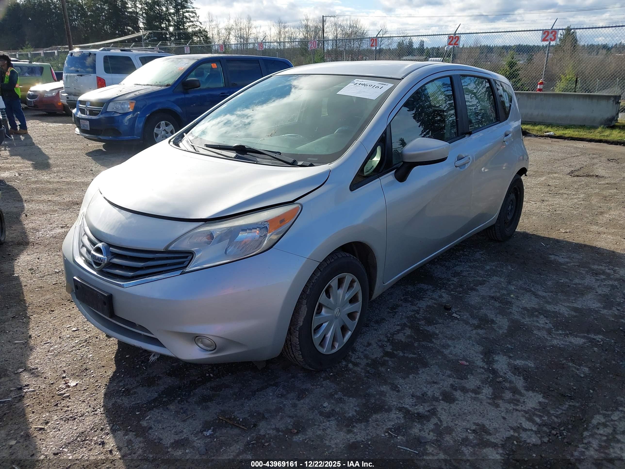 NISSAN VERSA image 2