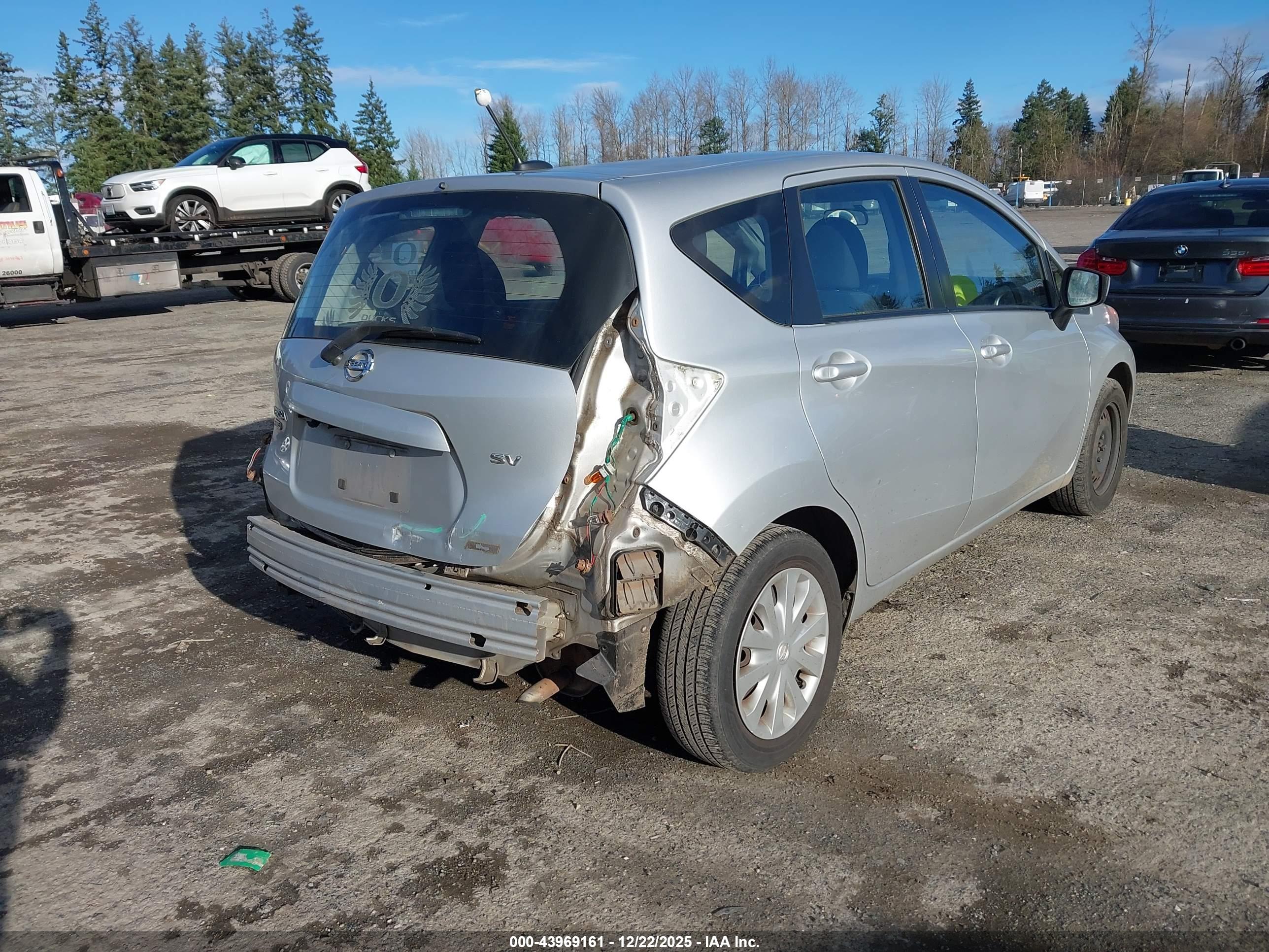 NISSAN VERSA image 4