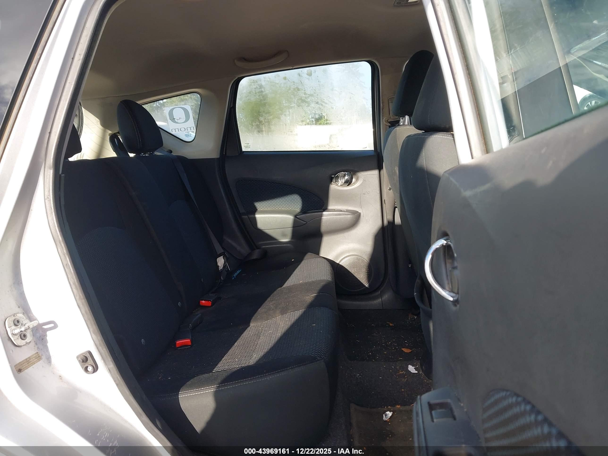 NISSAN VERSA image 8