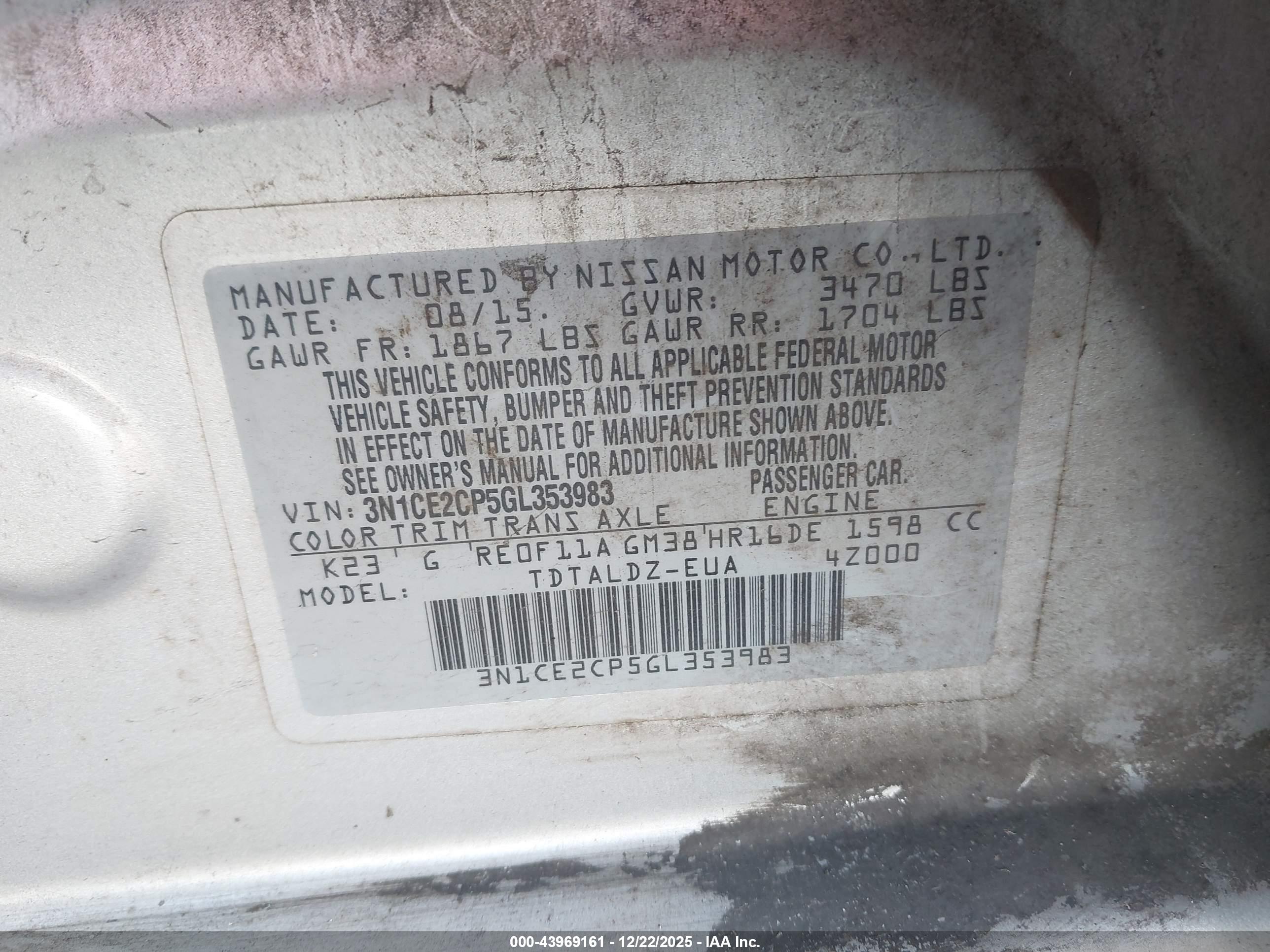 NISSAN VERSA image 9