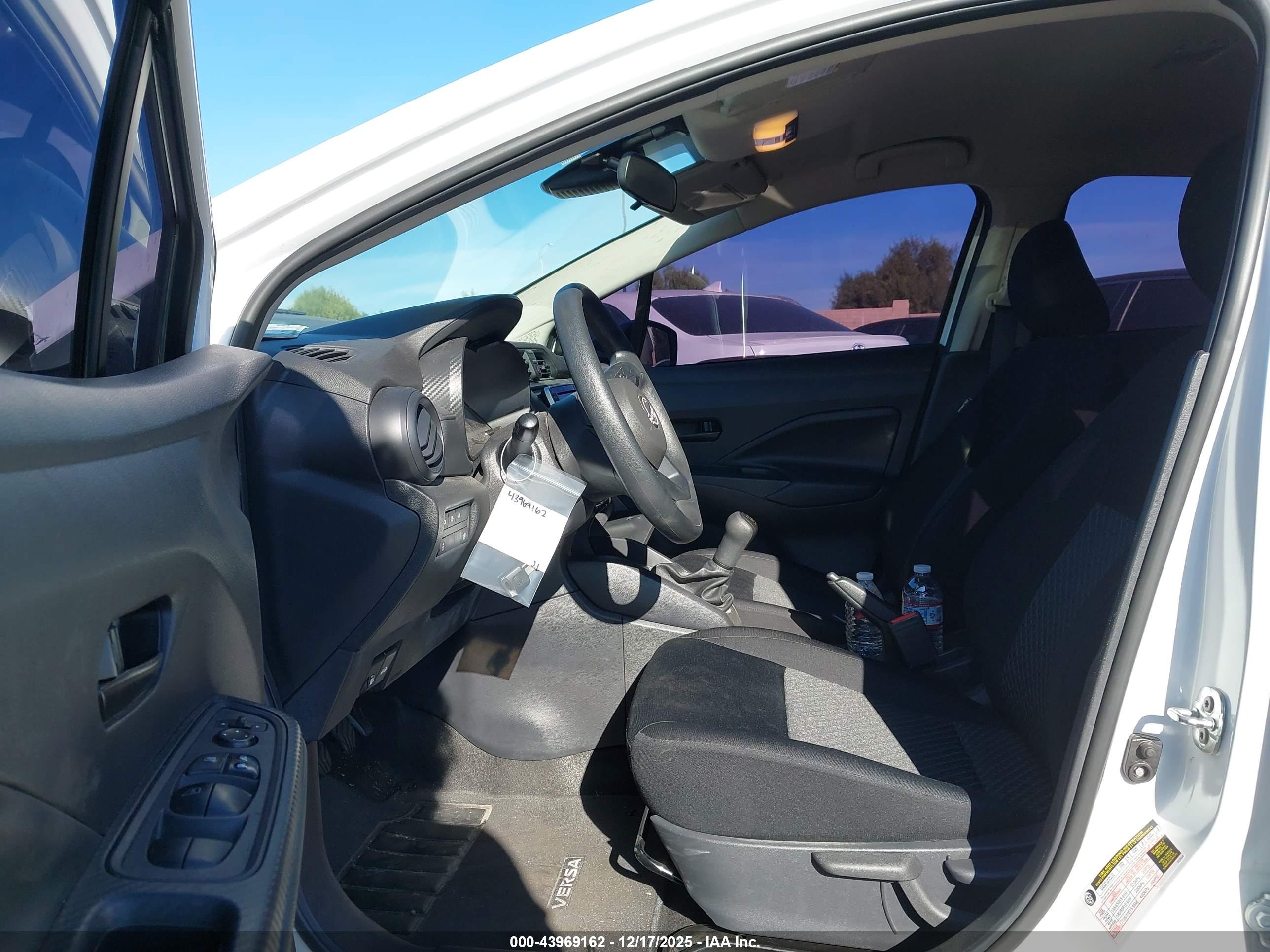 NISSAN VERSA image 5