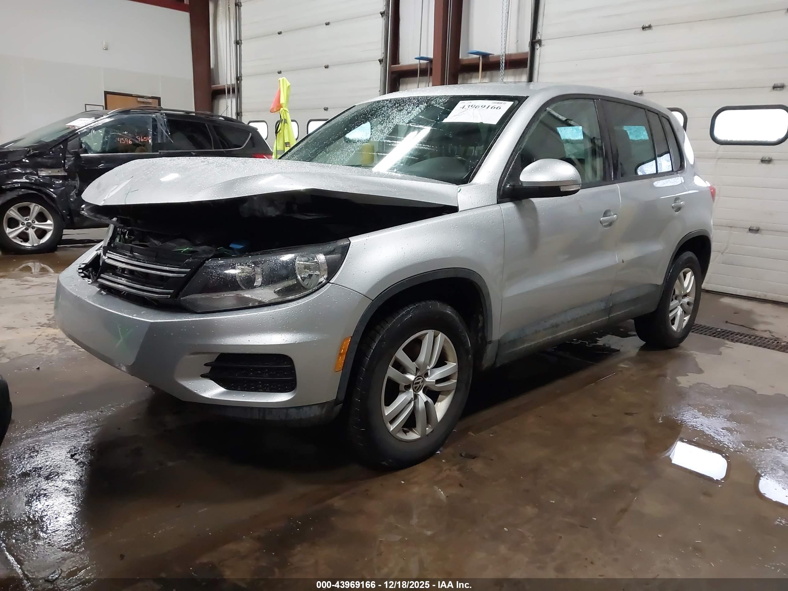 VOLKSWAGEN TIGUAN image 2