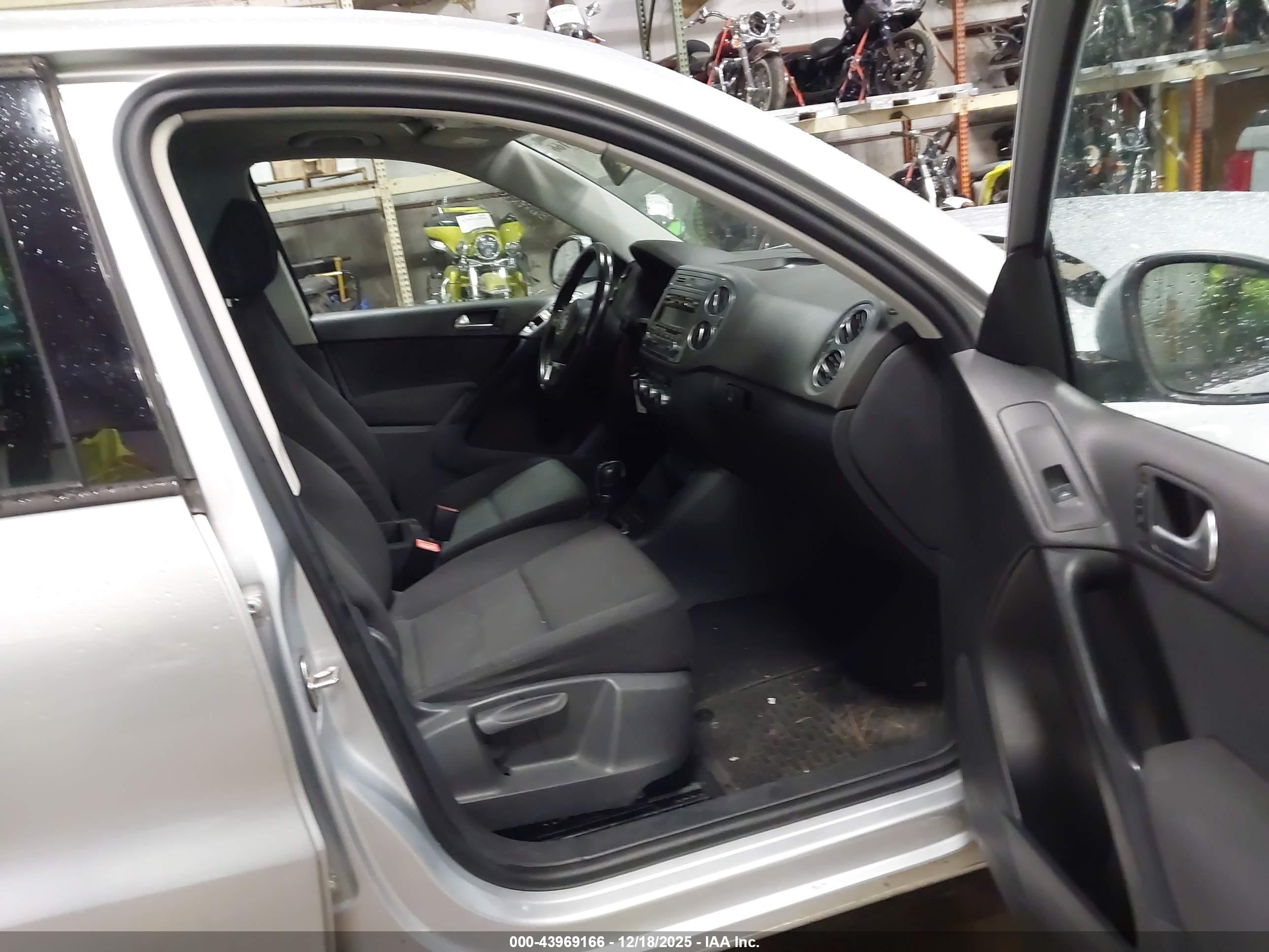 VOLKSWAGEN TIGUAN image 5