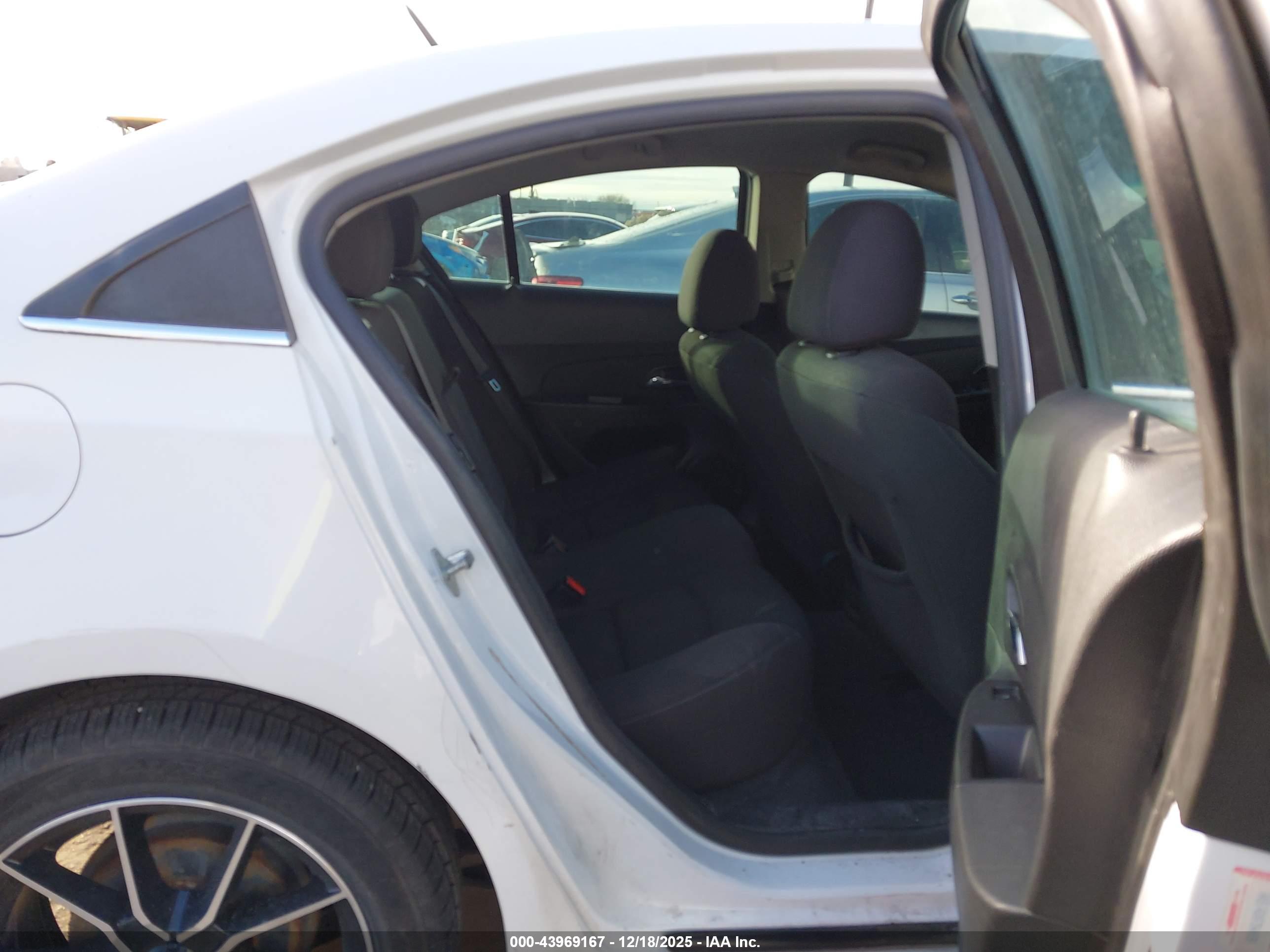 CHEVROLET CRUZE image 8