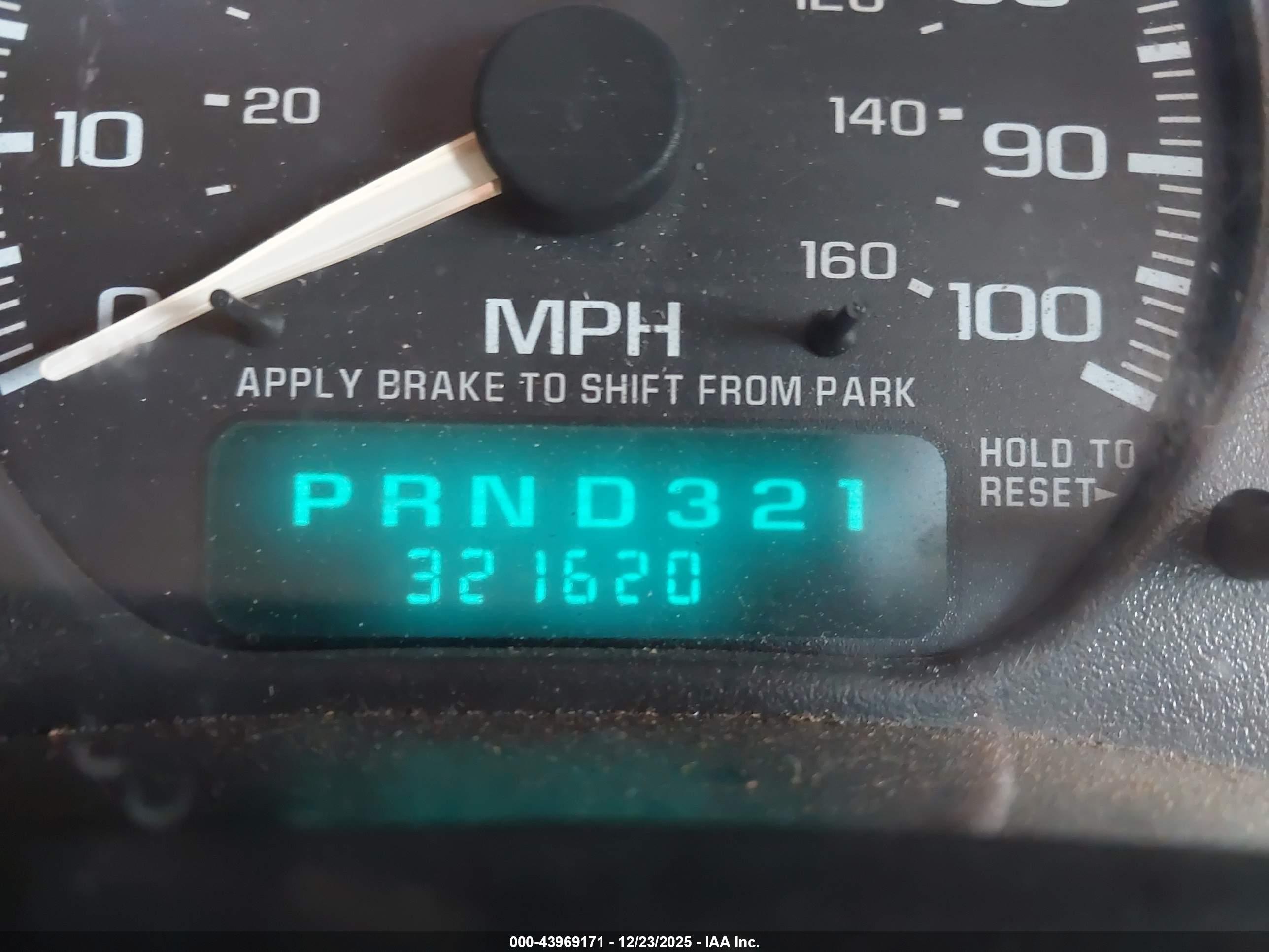 CHEVROLET SILVERADO image 7