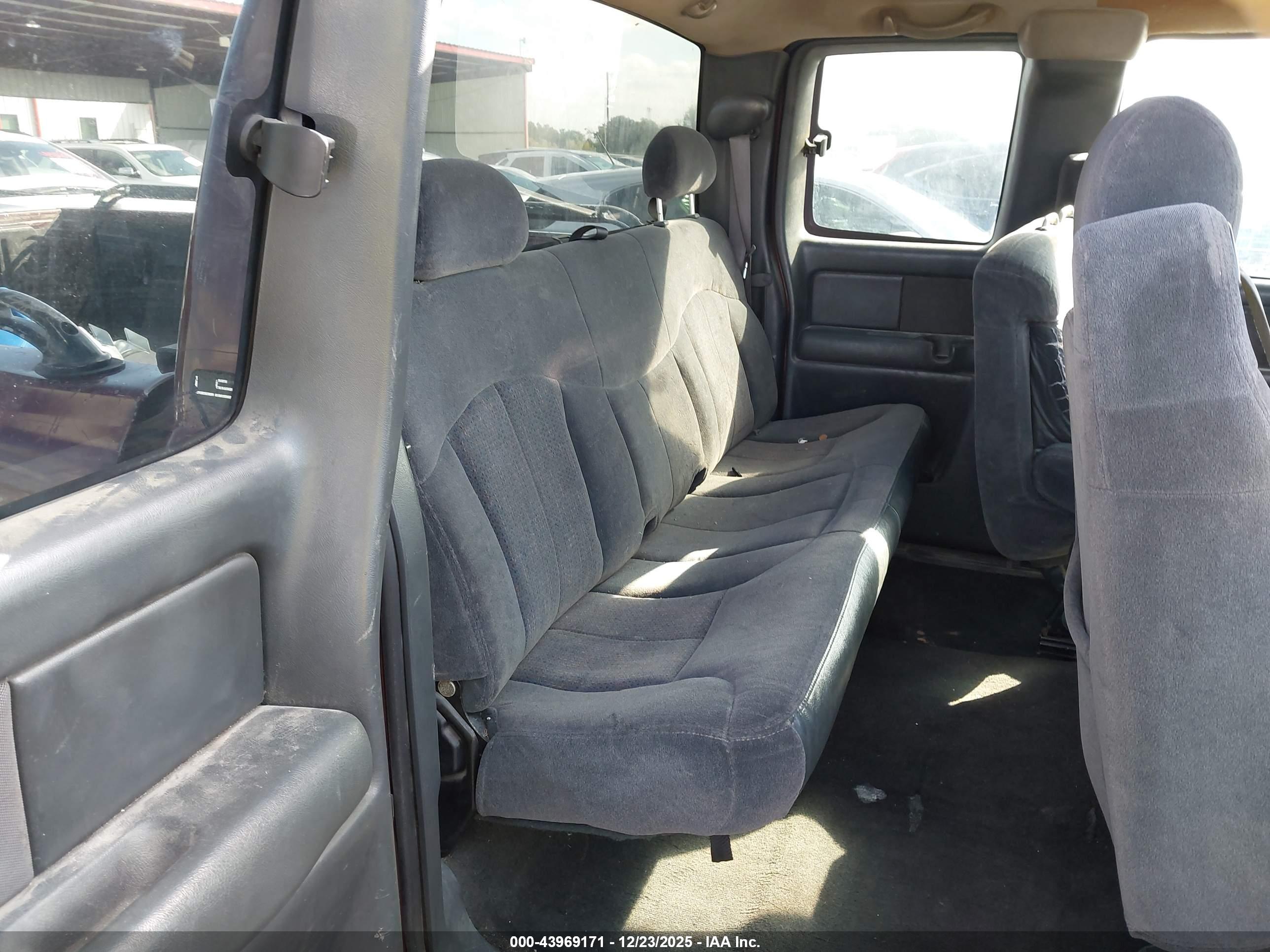 CHEVROLET SILVERADO image 8