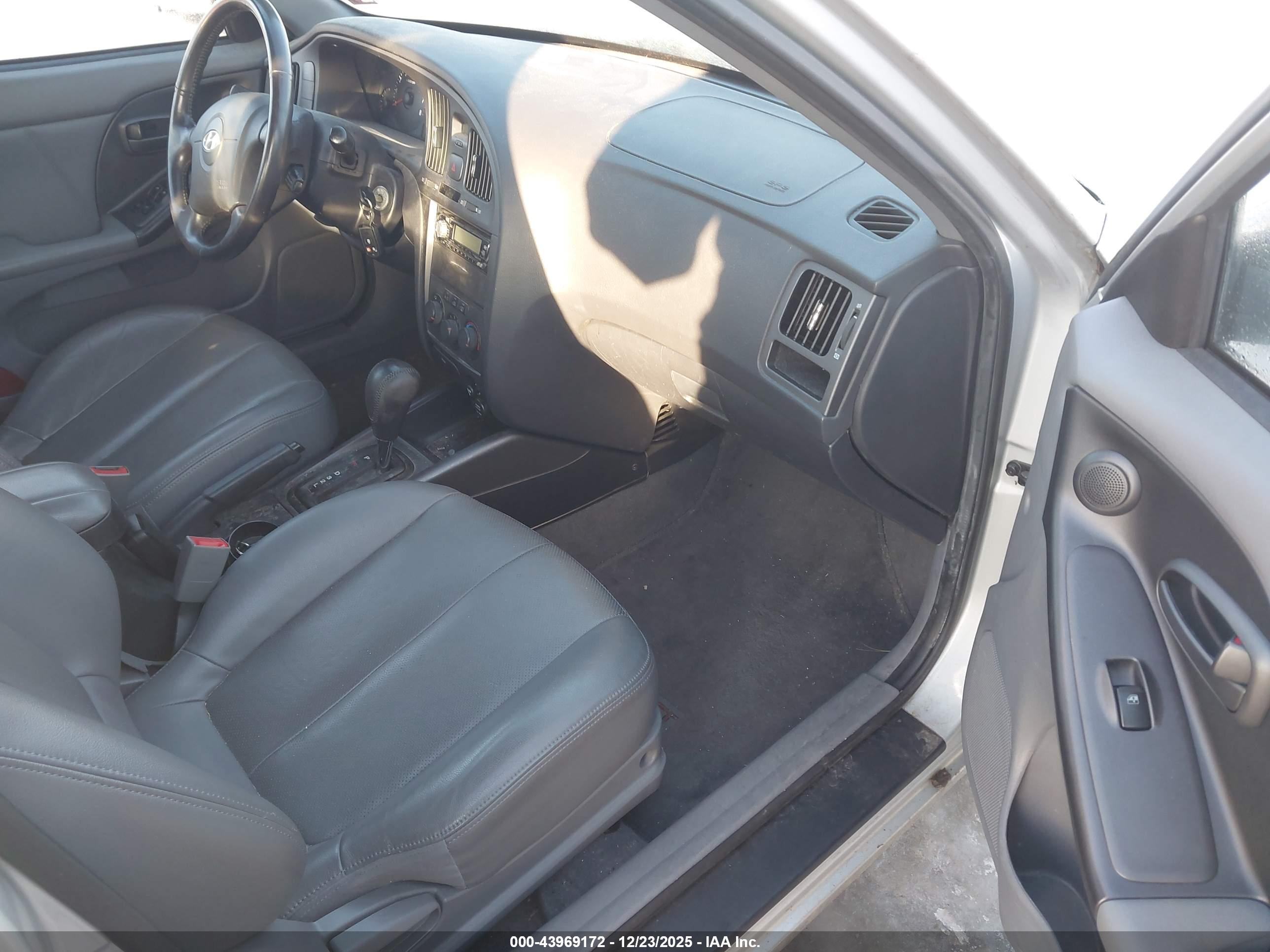 HYUNDAI ELANTRA image 5