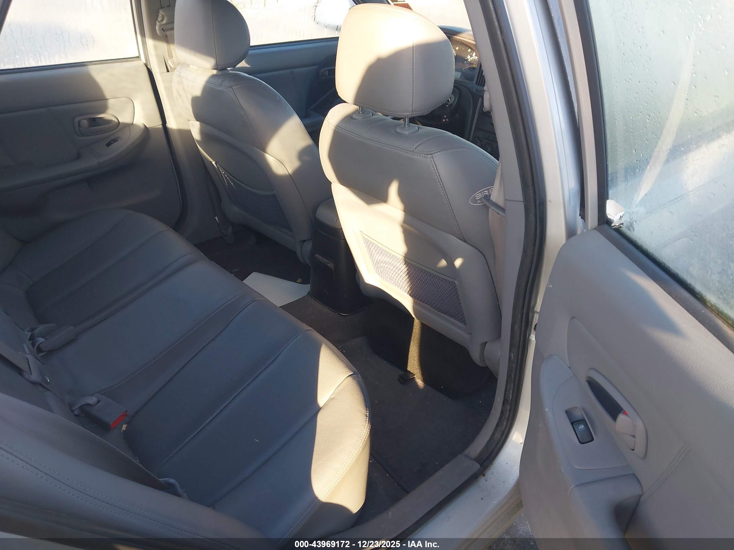 HYUNDAI ELANTRA image 8