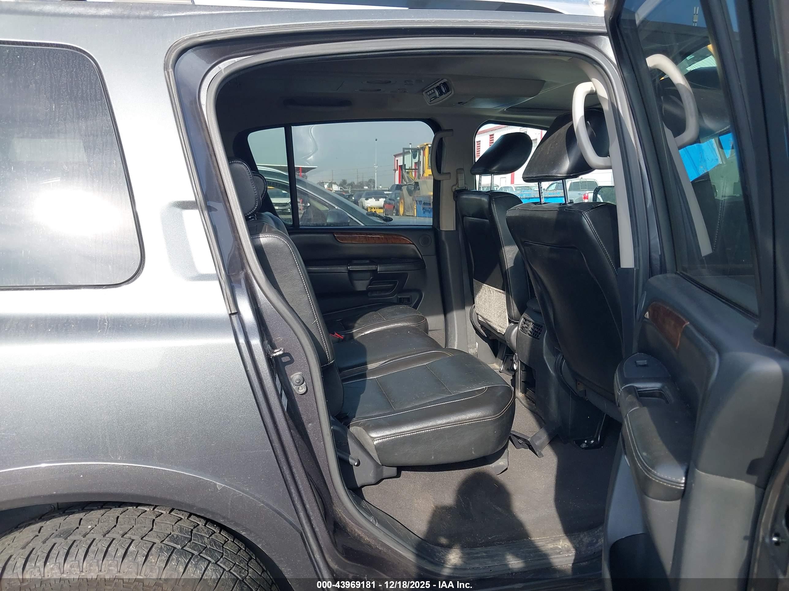 NISSAN ARMADA image 8