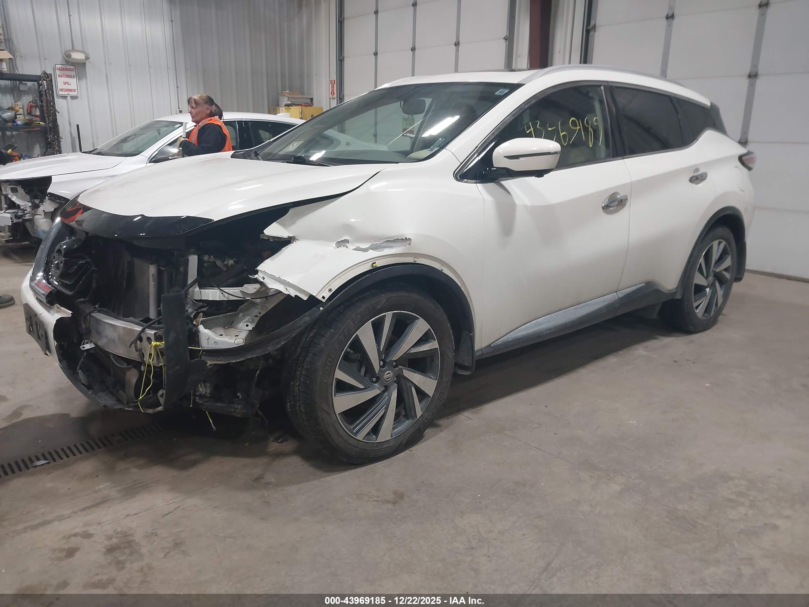 NISSAN MURANO image 2