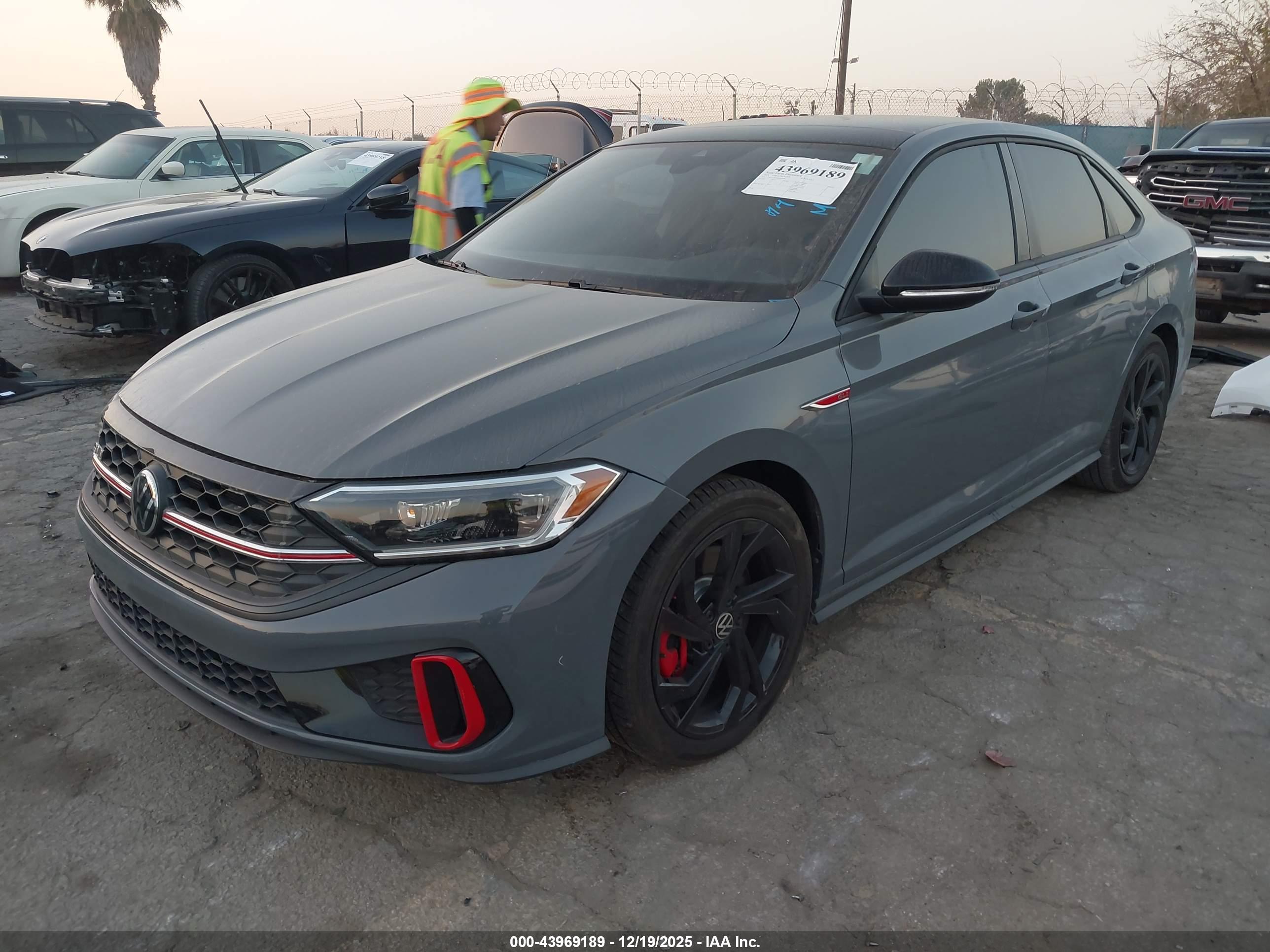 VOLKSWAGEN JETTA image 2