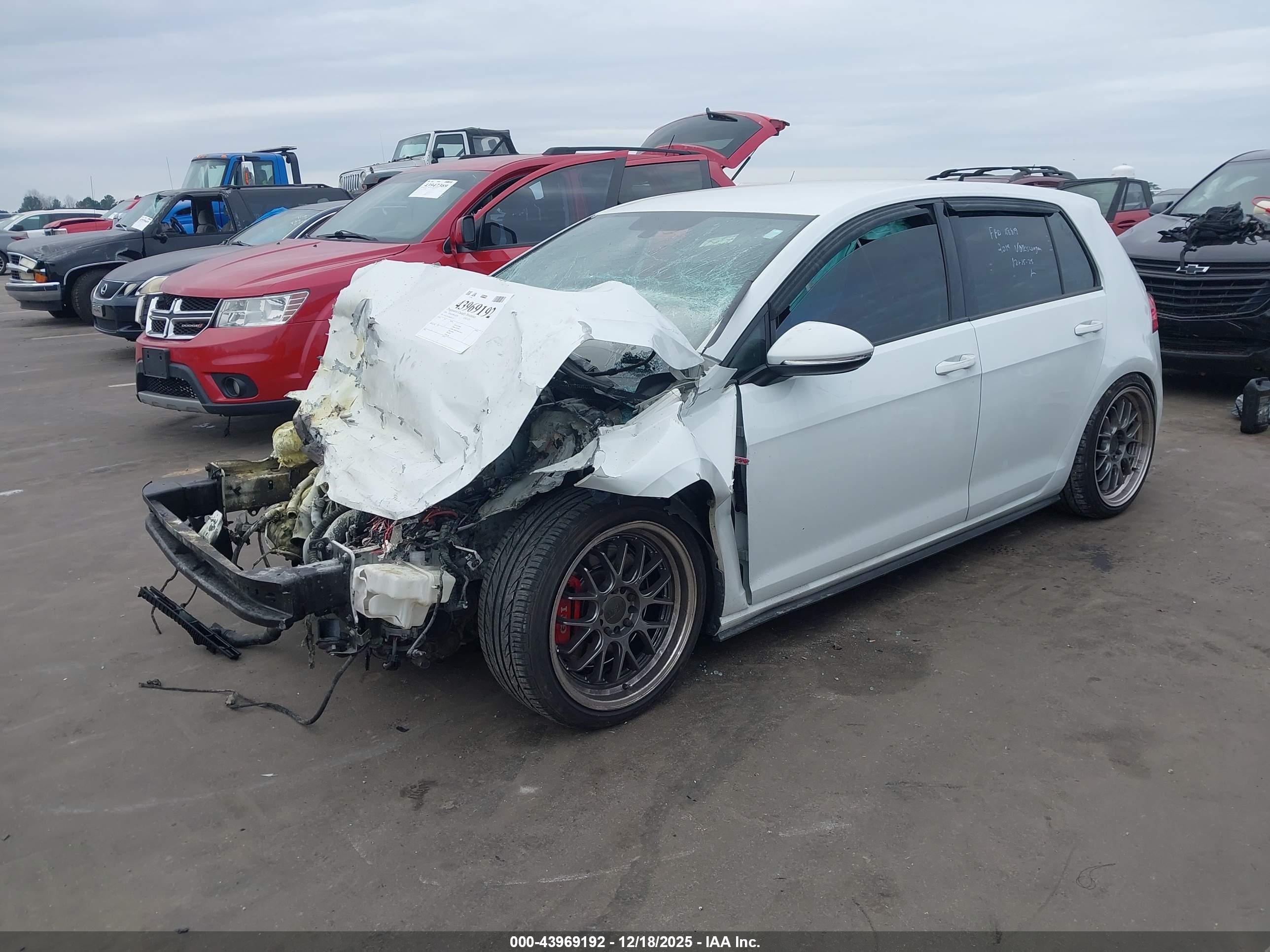 VOLKSWAGEN GOLF image 2