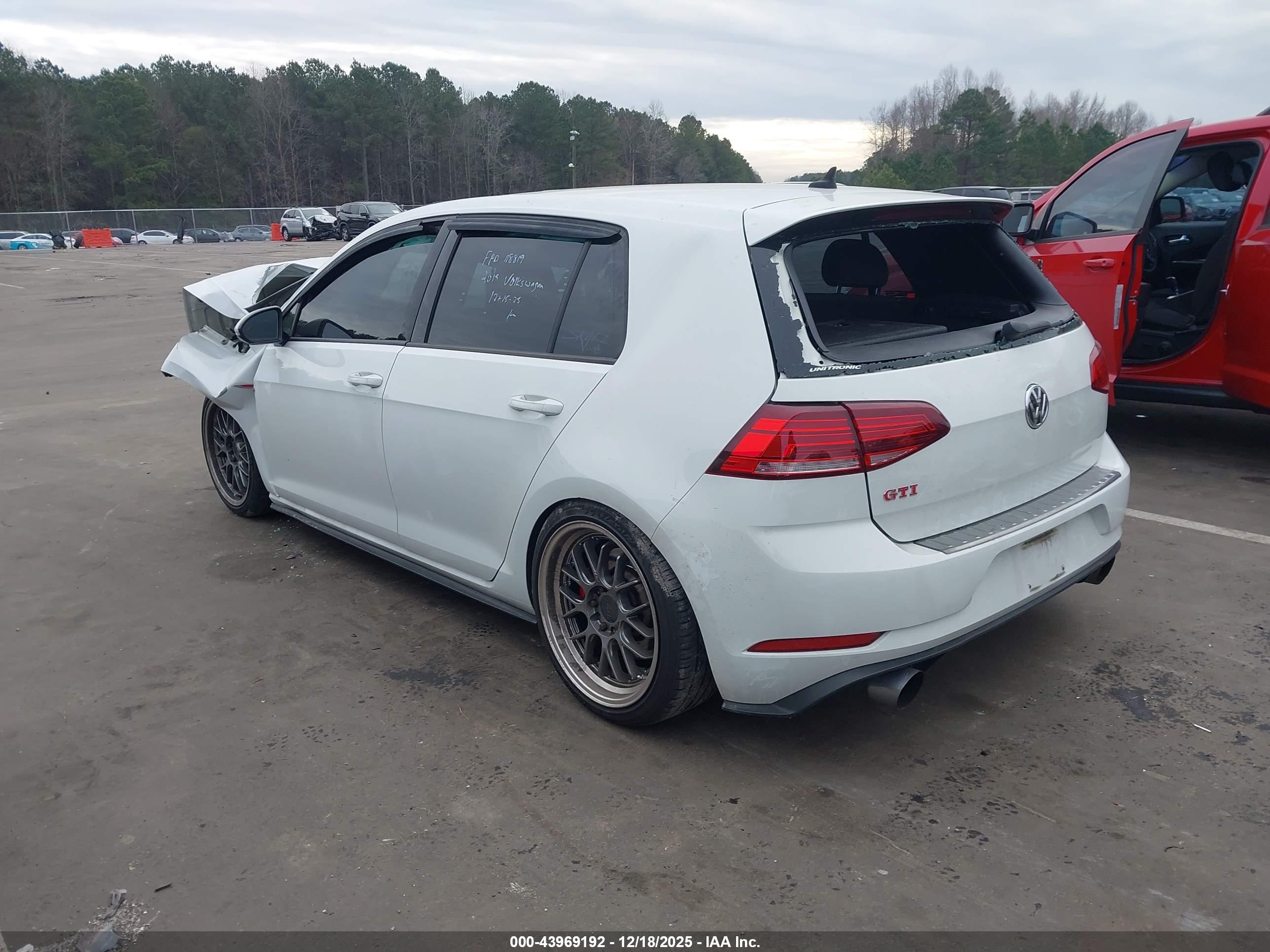 VOLKSWAGEN GOLF image 3