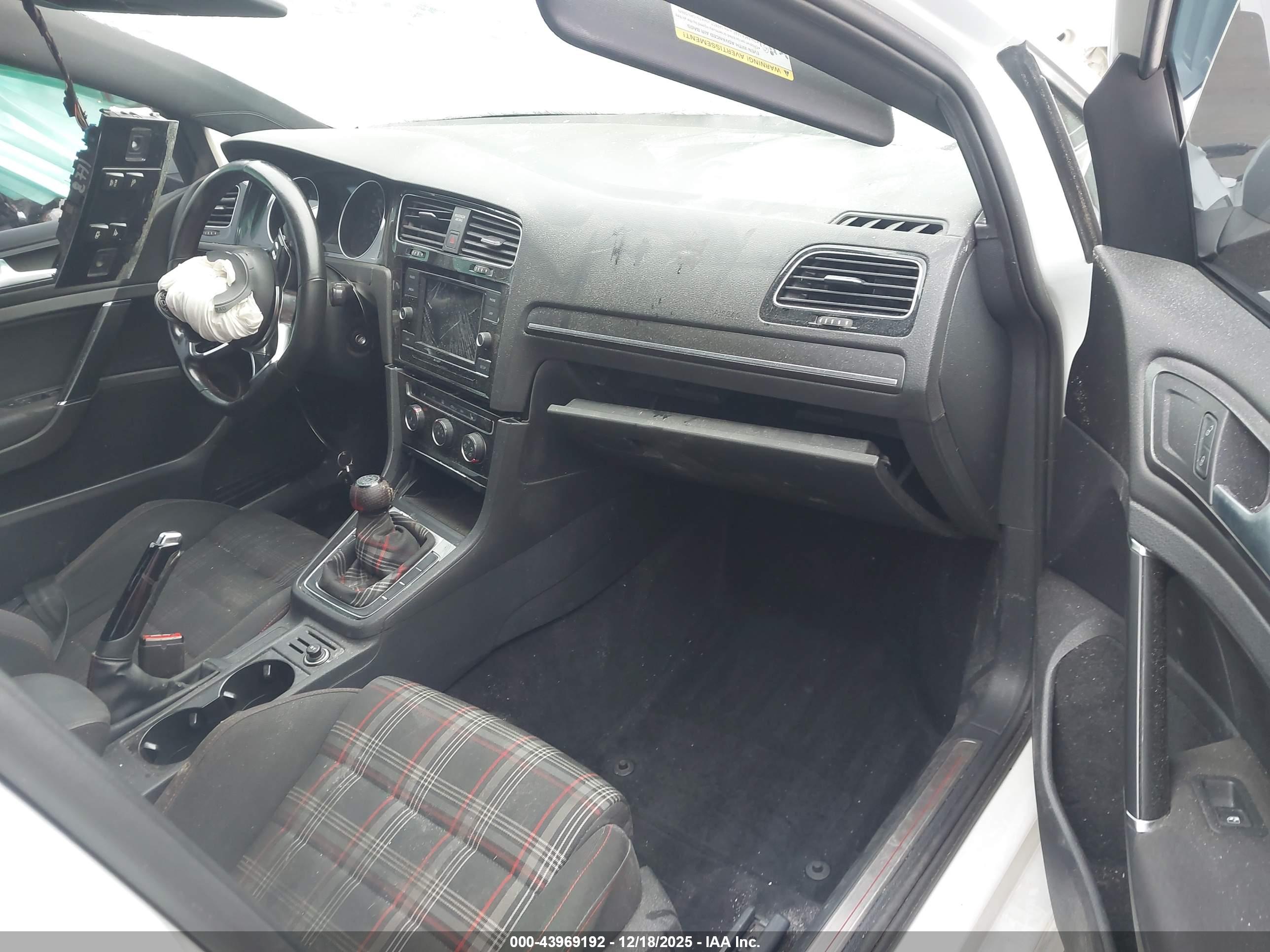 VOLKSWAGEN GOLF image 5
