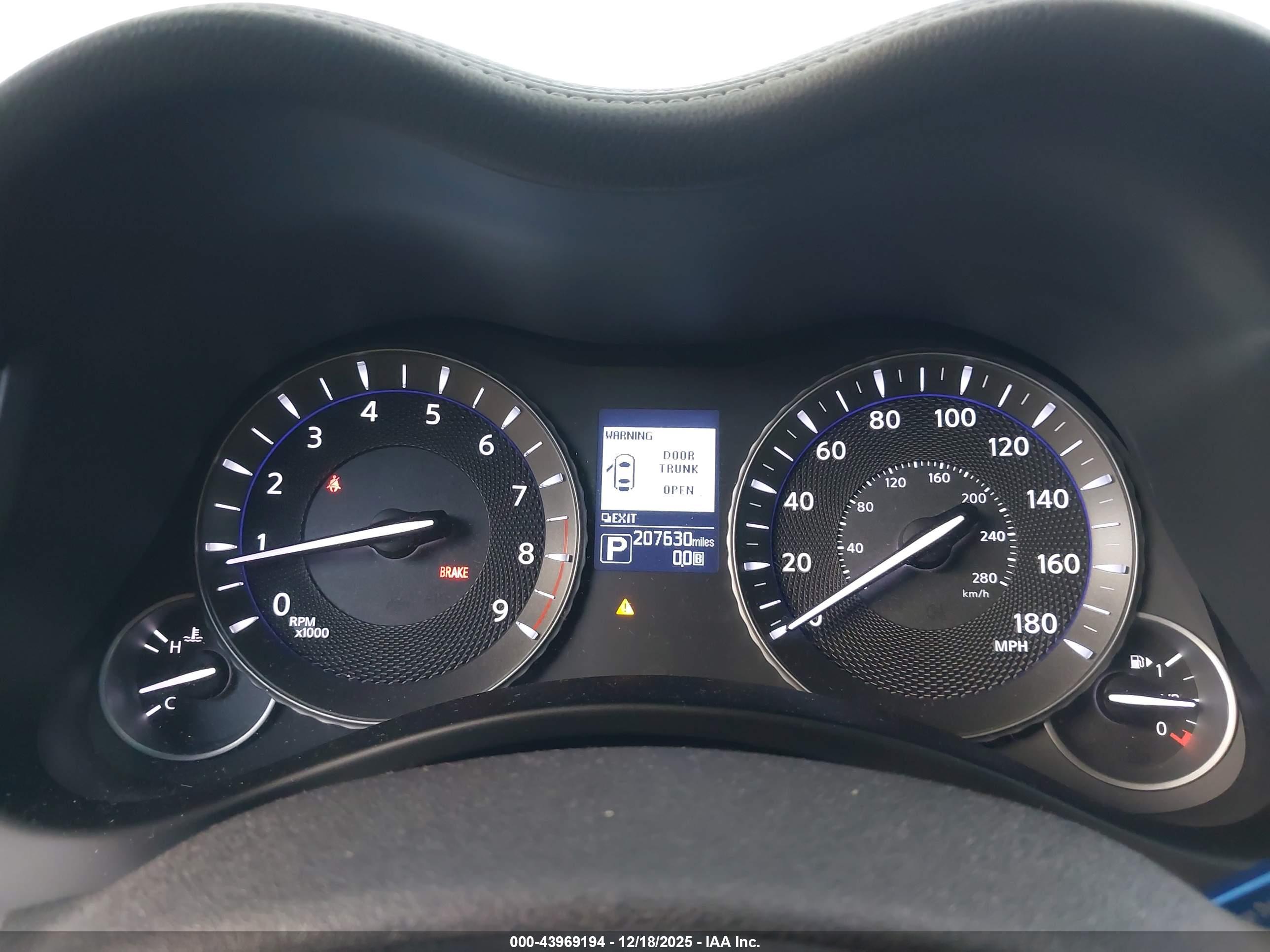 INFINITI Q70 image 7