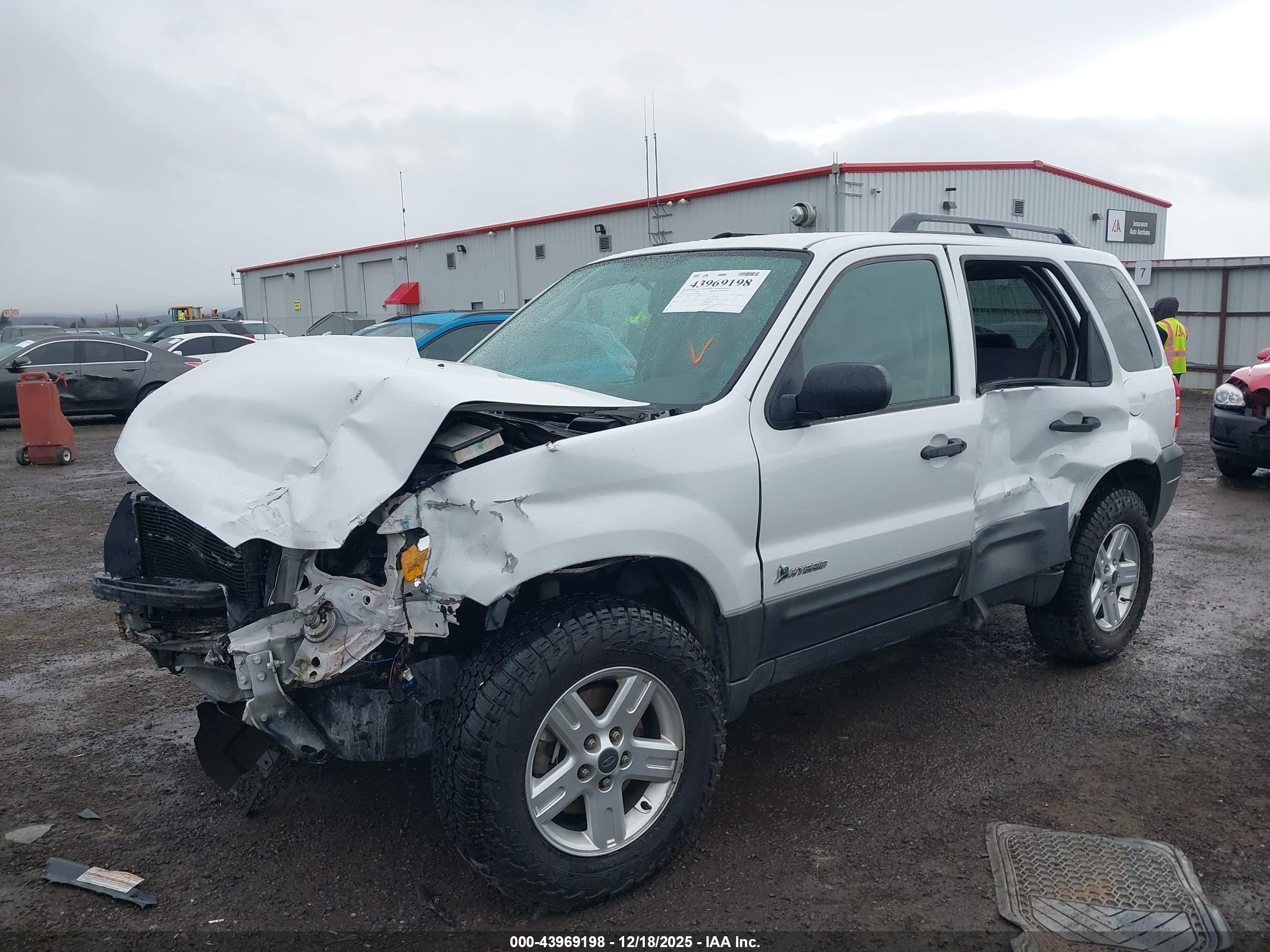 FORD ESCAPE image 2