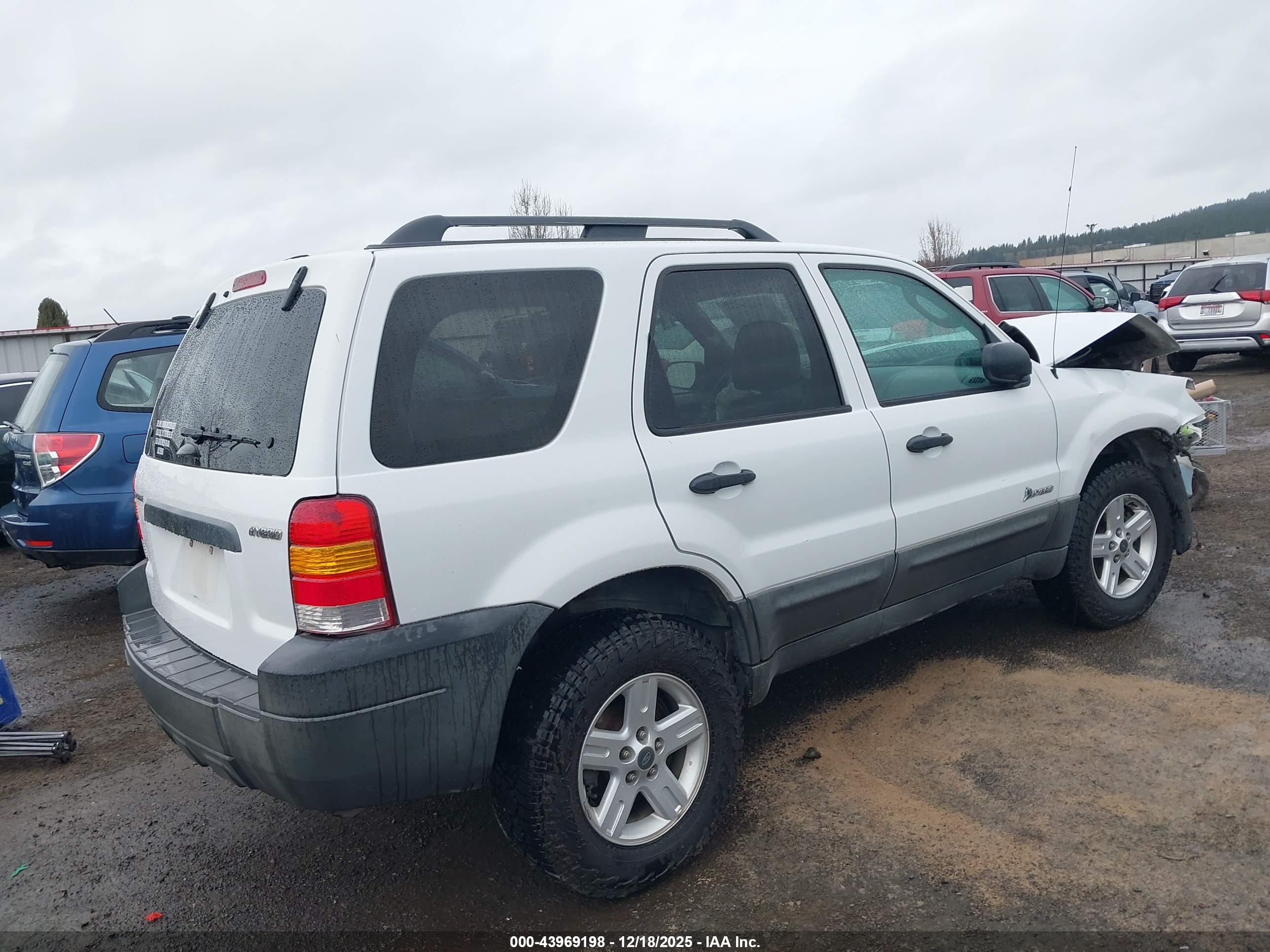 FORD ESCAPE image 4