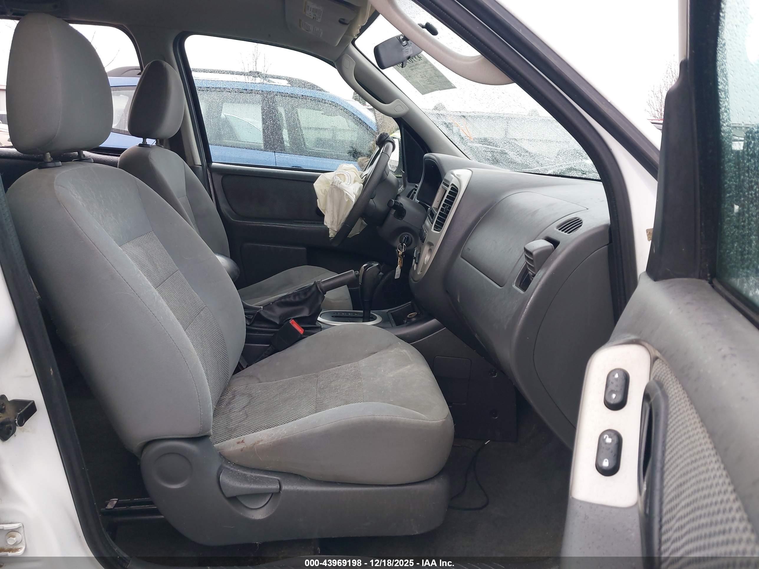 FORD ESCAPE image 5