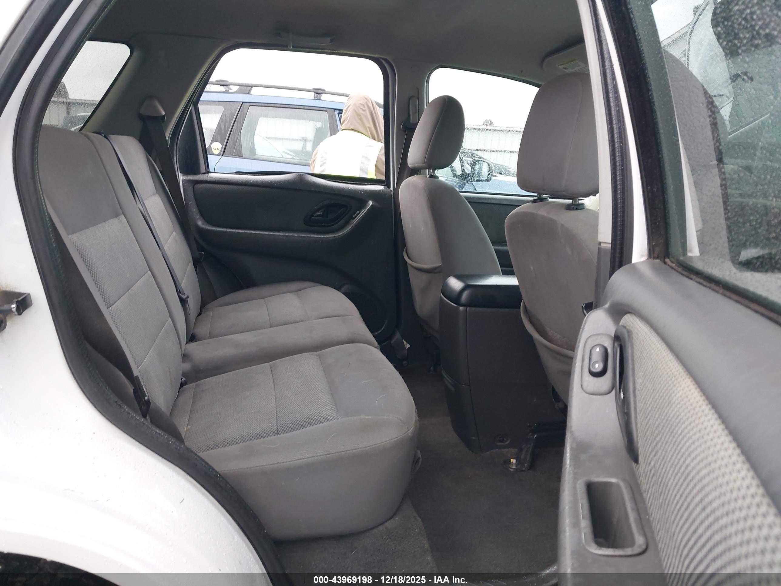FORD ESCAPE image 8