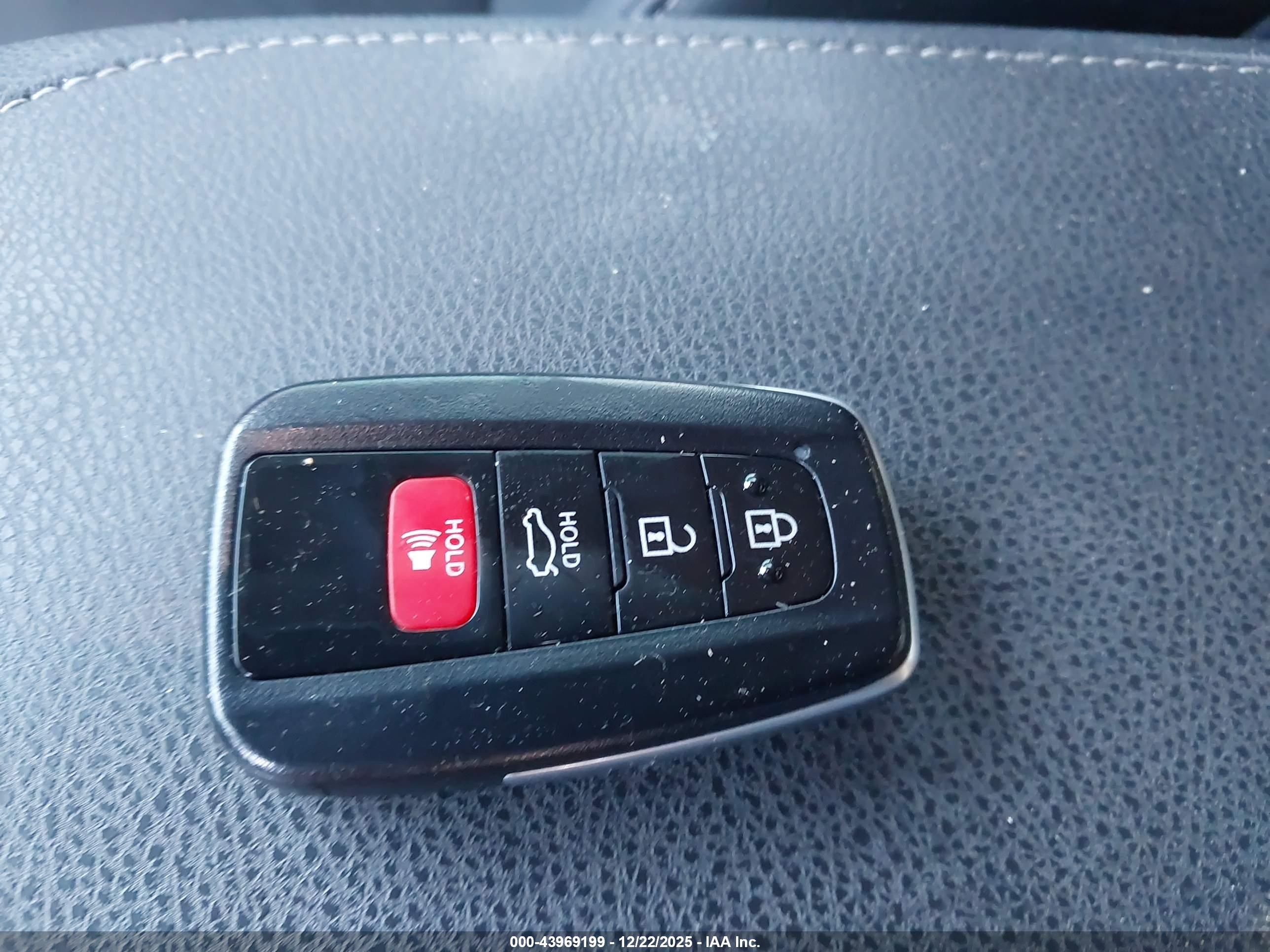 TOYOTA CAMRY image 11