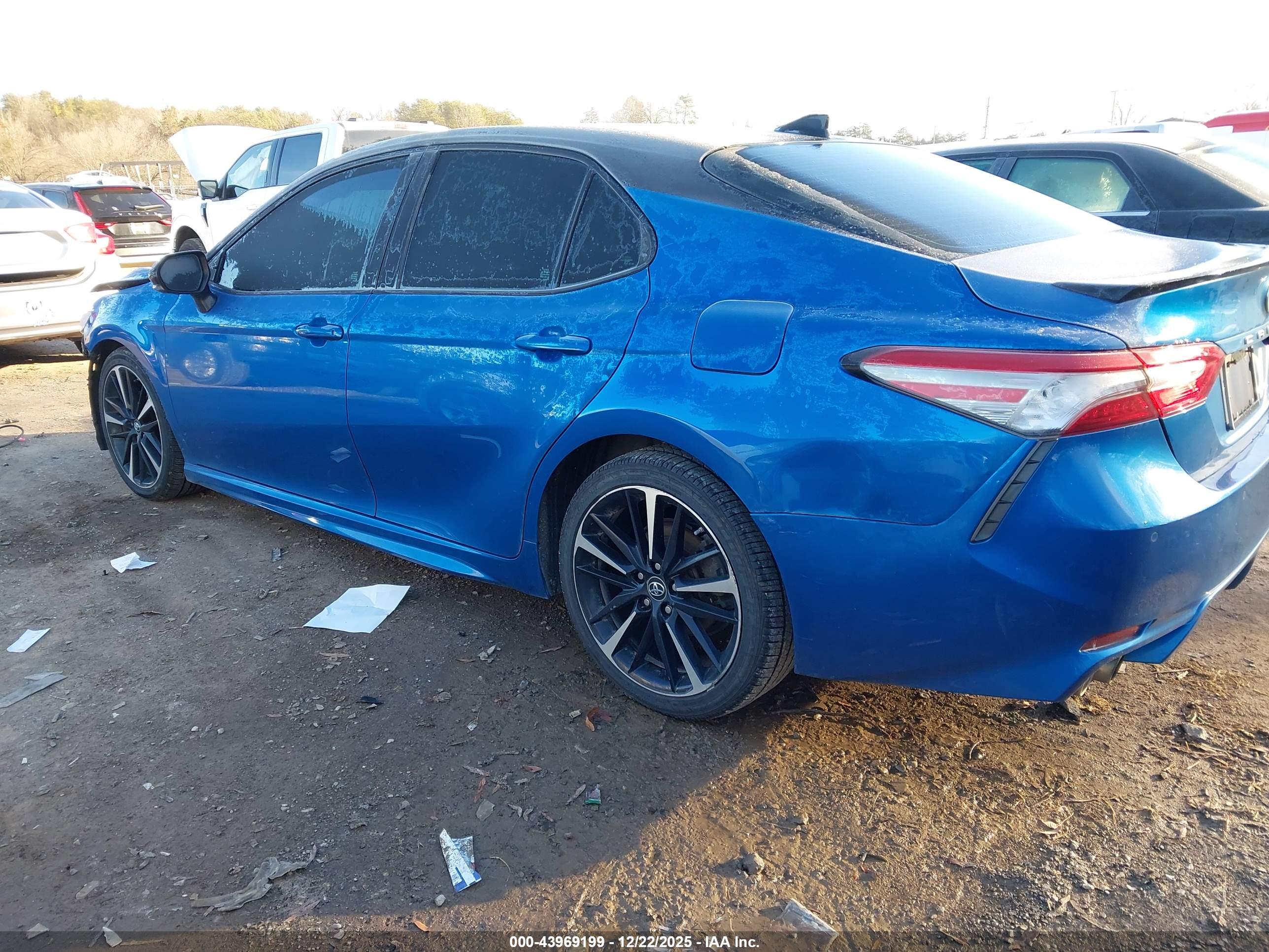 TOYOTA CAMRY image 3